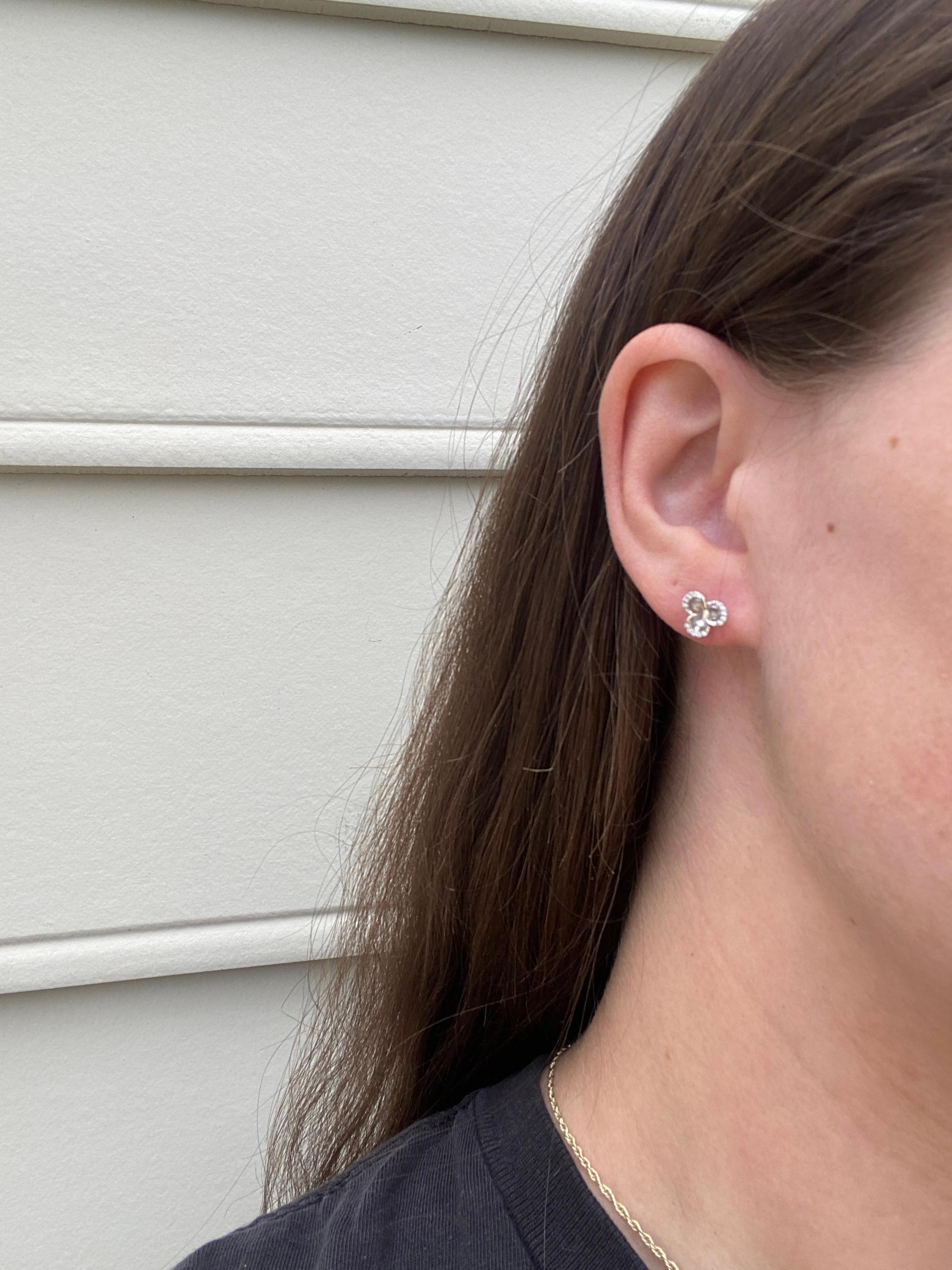 Grandes créoles croisées avec diamants 0,50 carat, or blanc 14 carats Unisexe en vente