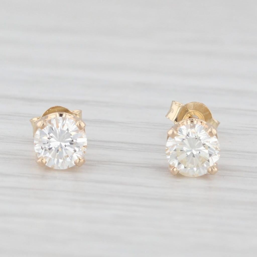 Información sobre la gema:
- Diamantes naturales -
Quilates Totales - 0.50ctw
Talla - Redonda brillante
Color - H - I
Claridad - SI2 - I1

Metal: Oro amarillo de 14 quilates
Peso: 0,8 gramos 
Sellos: 14k
Cierre: Postes de palanca y espaldas de