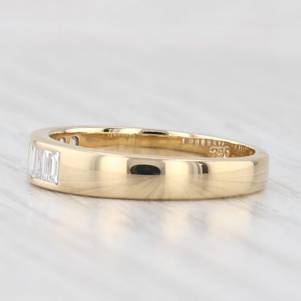 Informations sur les pierres précieuses :
- Diamants naturels -
Total des carats - 0.50ctw 
Taille - Brilliante ronde
Couleur - E - G
Clarté - VS2

Métal : Or jaune 18k 
Poids : 3,6 grammes 
Timbres : 750
Hauteur de la face : 3.9 mm 
Hauteur