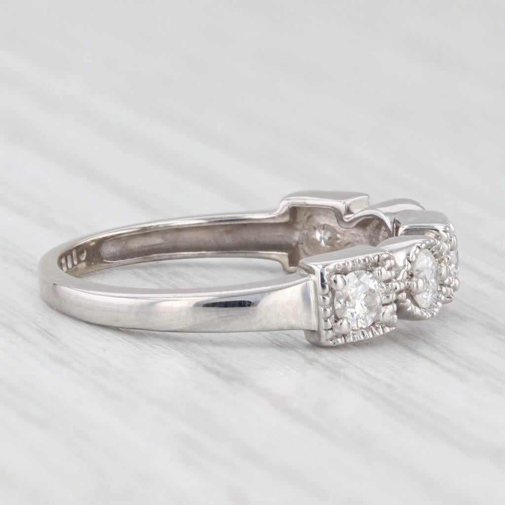 Informazioni sulla gemma:
- Diamanti naturali -
Carati totali - 0,50ctw
Taglio - Brillante rotondo
Colore - I - J
Chiarezza - I1 - I2

Metallo: oro bianco 14k
Peso: 2,6 grammi 
Timbri: 14k
Altezza della faccia: 4.3 mm 
Altezza sopra il dito: 3.2