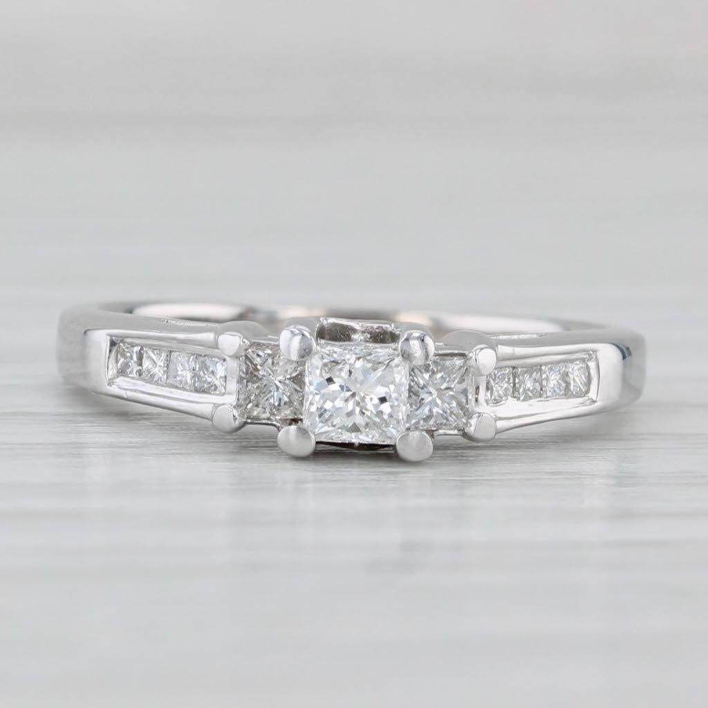 0.50ctw Anillo de Compromiso Diamante Princesa Oro Blanco 14k Talla 5.75 en Bueno estado para la venta en McLeansville, NC