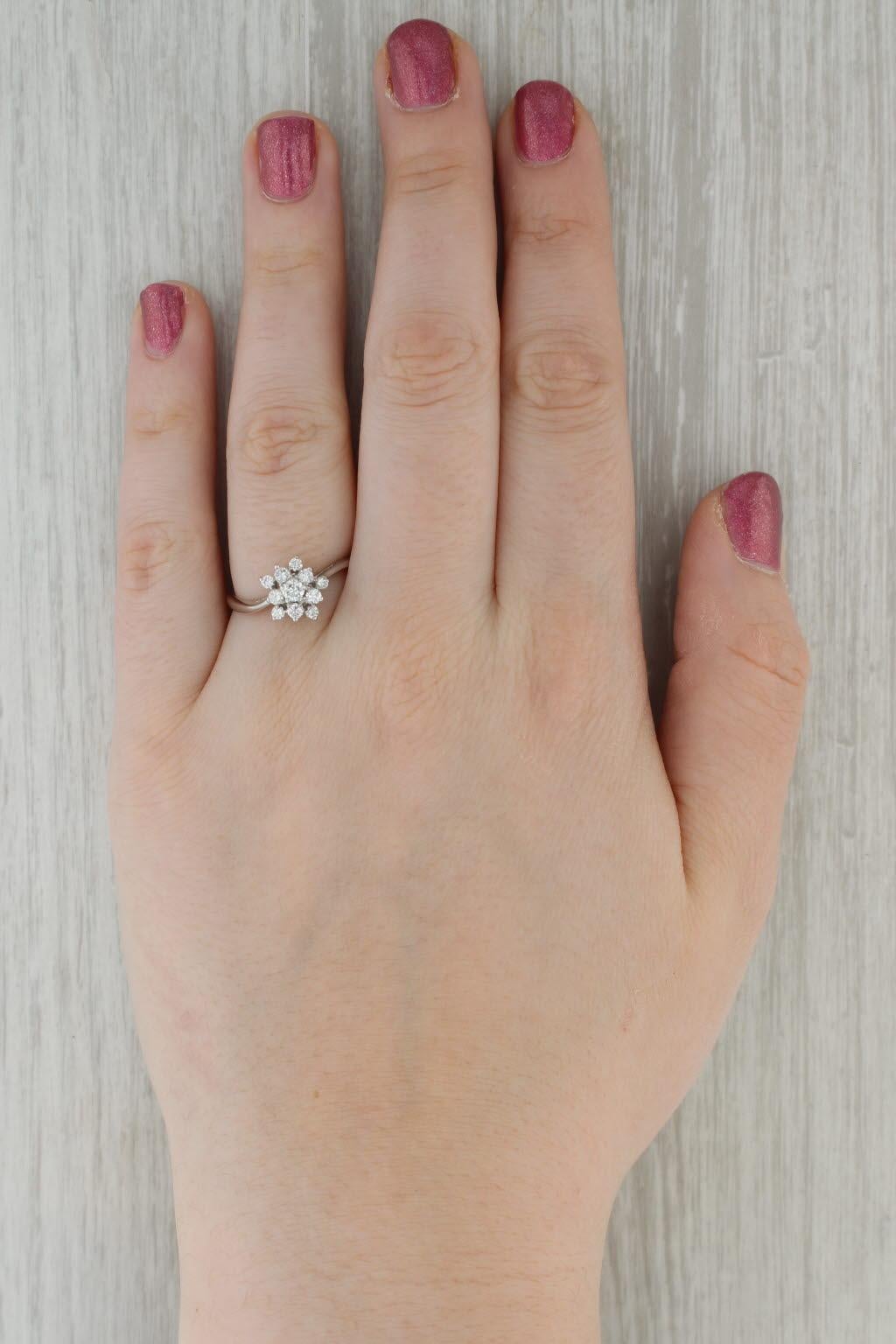 Informazioni sulla gemma:
- Diamanti naturali -
Carati totali - 0,50ctw
Taglio - Brillante rotondo
Colore - G - H.
Chiarezza - VS2 - SI1

Metallo: oro bianco 14k 
Peso: 2.7 grammi 
Timbri: 14k
Altezza della faccia: 10.1 mm 
Altezza sopra il dito: