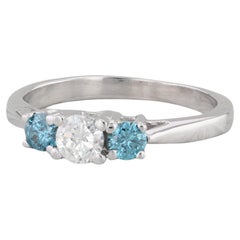 0,50 Karat Weiß-Blauer Diamant 3-Stein-Ring 14k Weißgold Größe 6 Verlobungsring