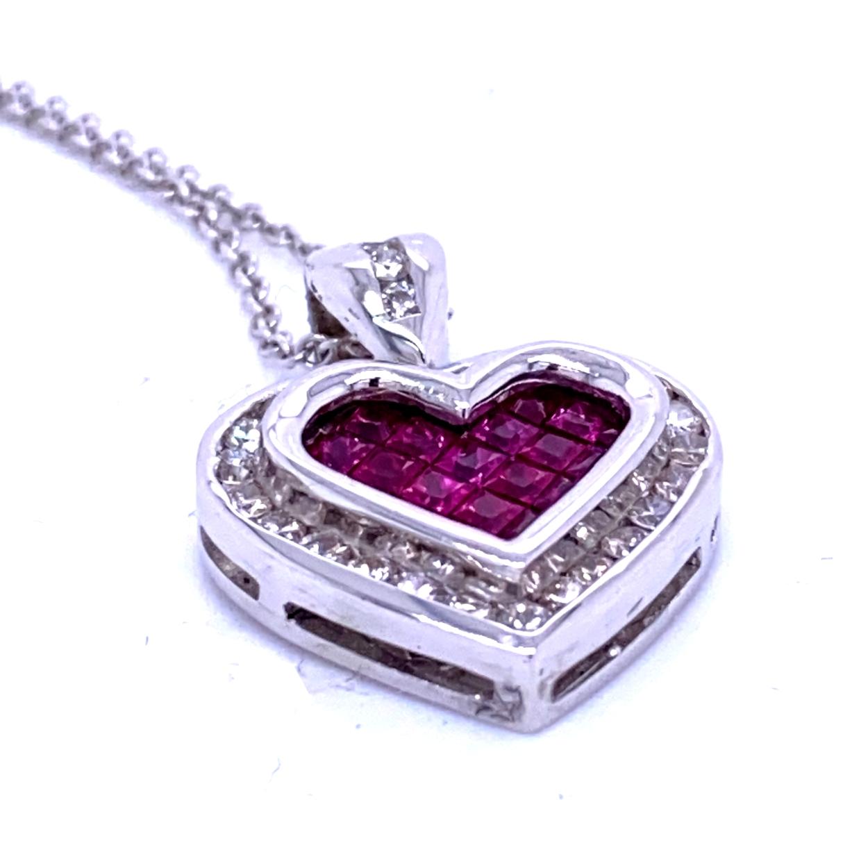 Contemporary 0.51 Carat Diamond/1.05 Carat Ruby 18 Karat Gold Hearts Pendant Necklace For Sale