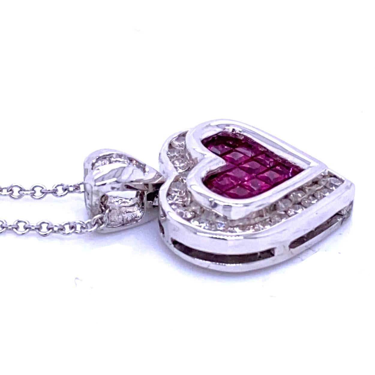 0.51 Carat Diamond/1.05 Carat Ruby 18 Karat Gold Hearts Pendant Necklace In New Condition For Sale In Los Angeles, CA
