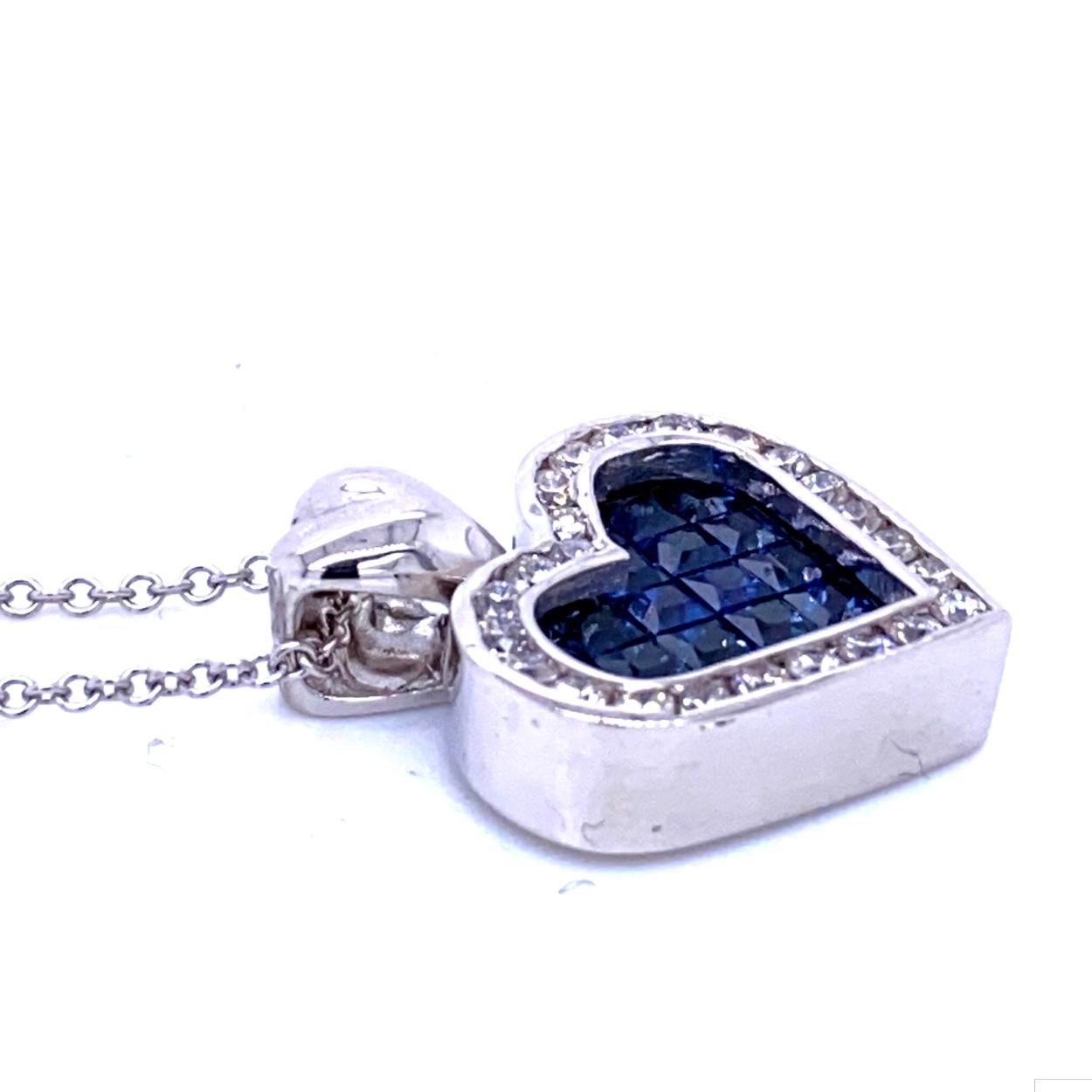 Contemporary 0.51 Carat Diamond/1.47 Carat Blue Sapphire 18K Gold Hearts Pendant Necklace For Sale