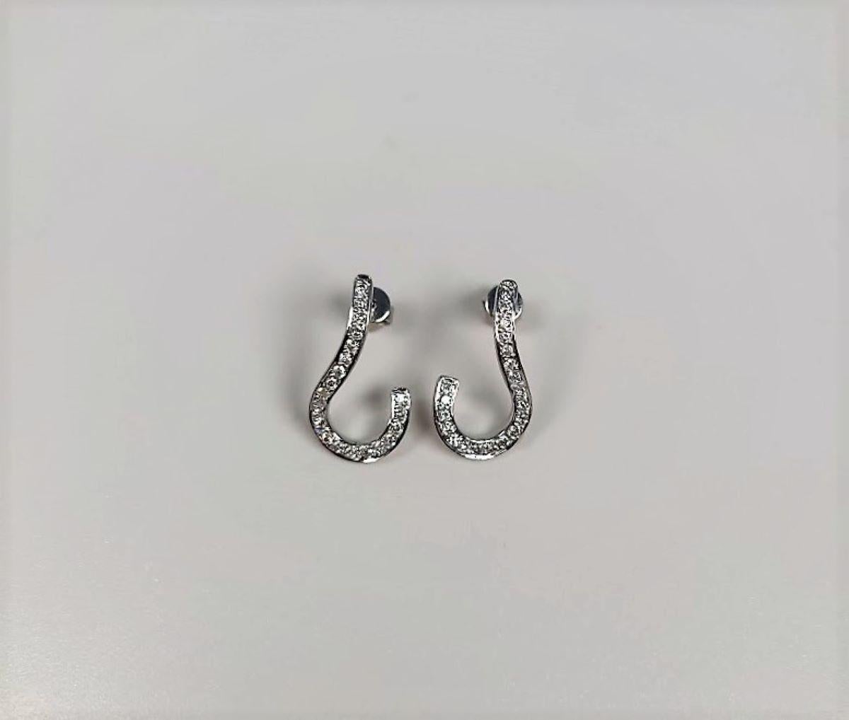 0.51 Carat Diamond 18 Karat White Gold Swirl Earrings In New Condition For Sale In Dallas, TX