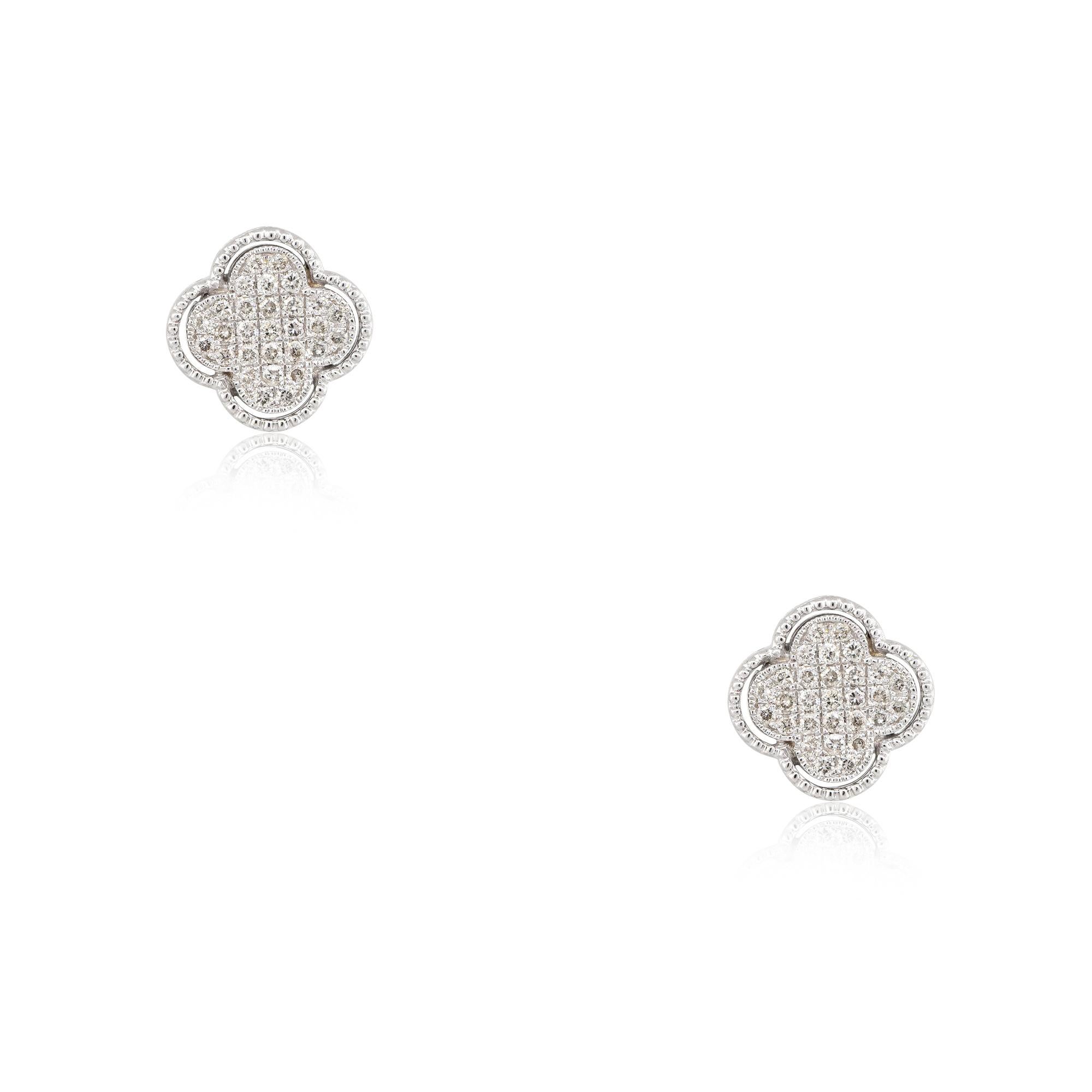 14k White Gold 0.51ctw Pave Diamond Clover Stud Earrings
Material: 14k White Gold
Diamond Details: Approximately 0.51ctw of Pave set, Round Brilliant Diamonds. All diamonds are approximately G/H in color and approximately VS/SI in clarity
Earring
