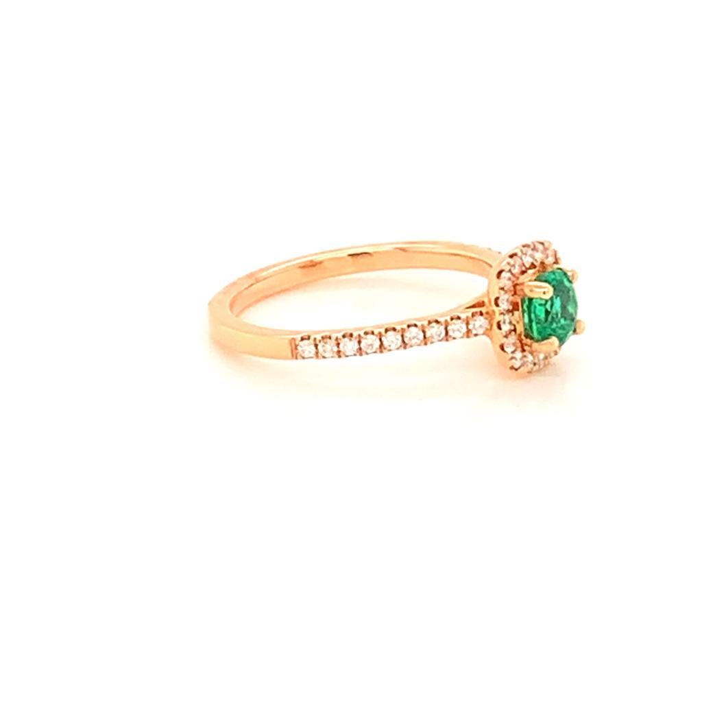 0,51 Karat runder Brillant-Smaragd und 0,32 Karat Diamantring aus 18 Karat Roségold (Rundschliff) im Angebot