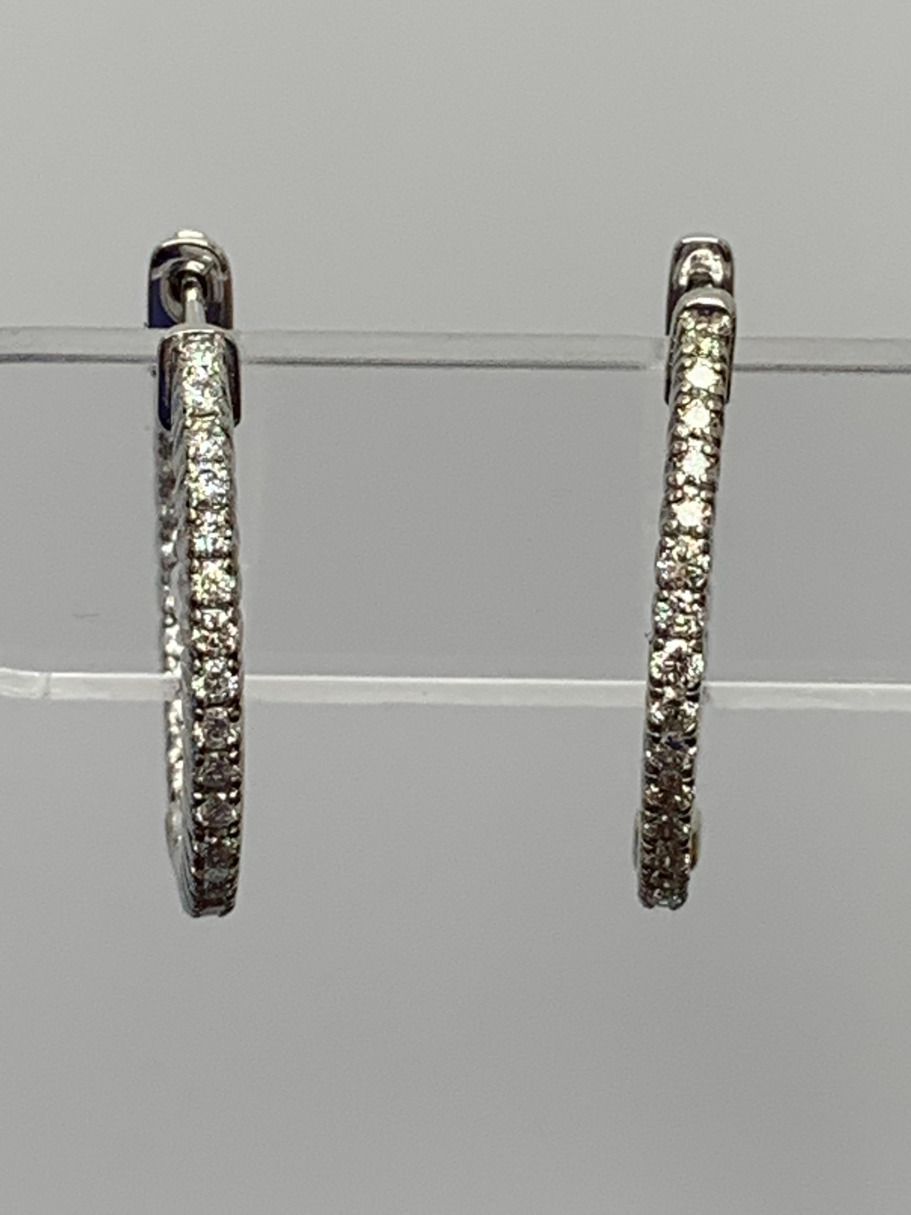 Moderne Boucles d'oreilles en or blanc 14k avec diamants ronds de 0,51 carat en vente
