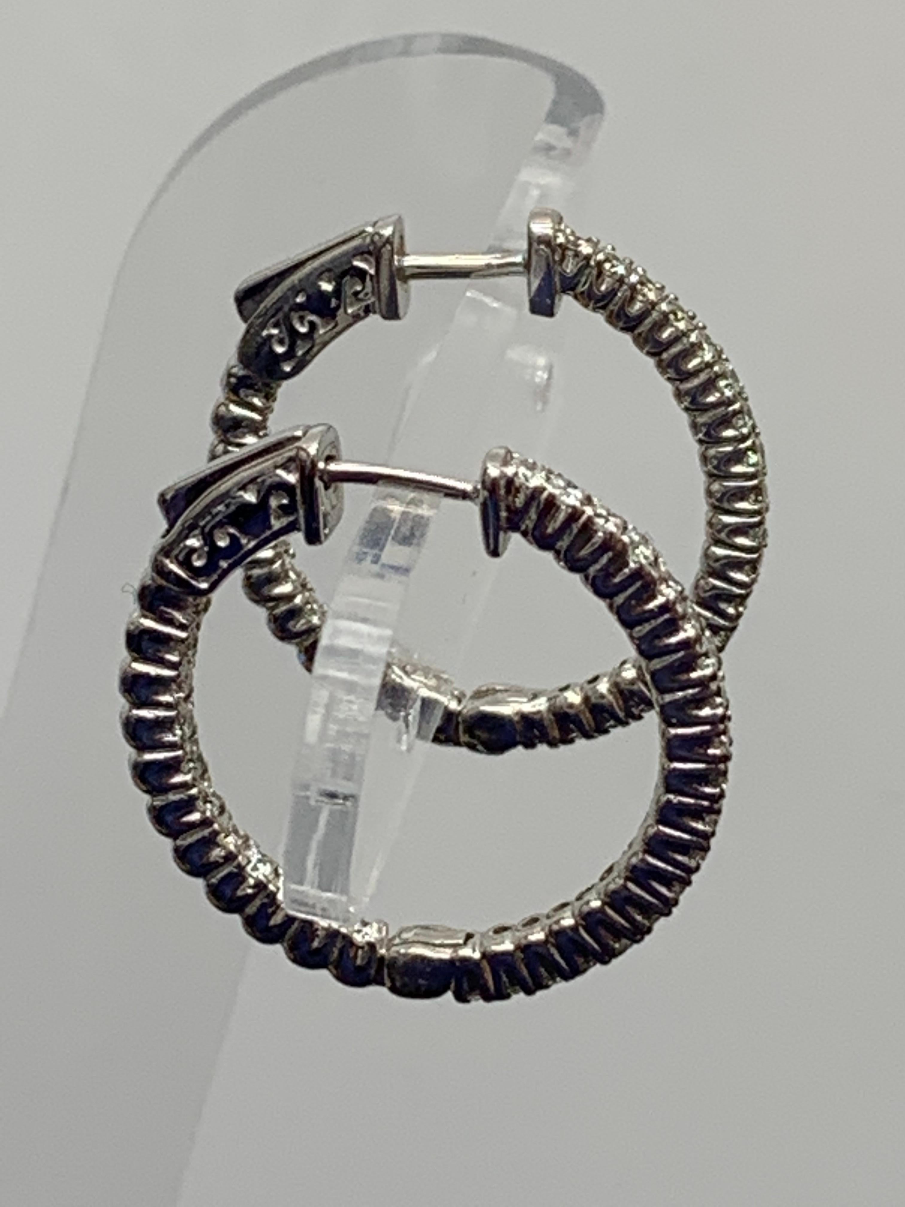 0.51 Carat Round Cut Diamond Hoop Earrings in 14k White Gold In New Condition For Sale In NEW YORK, NY