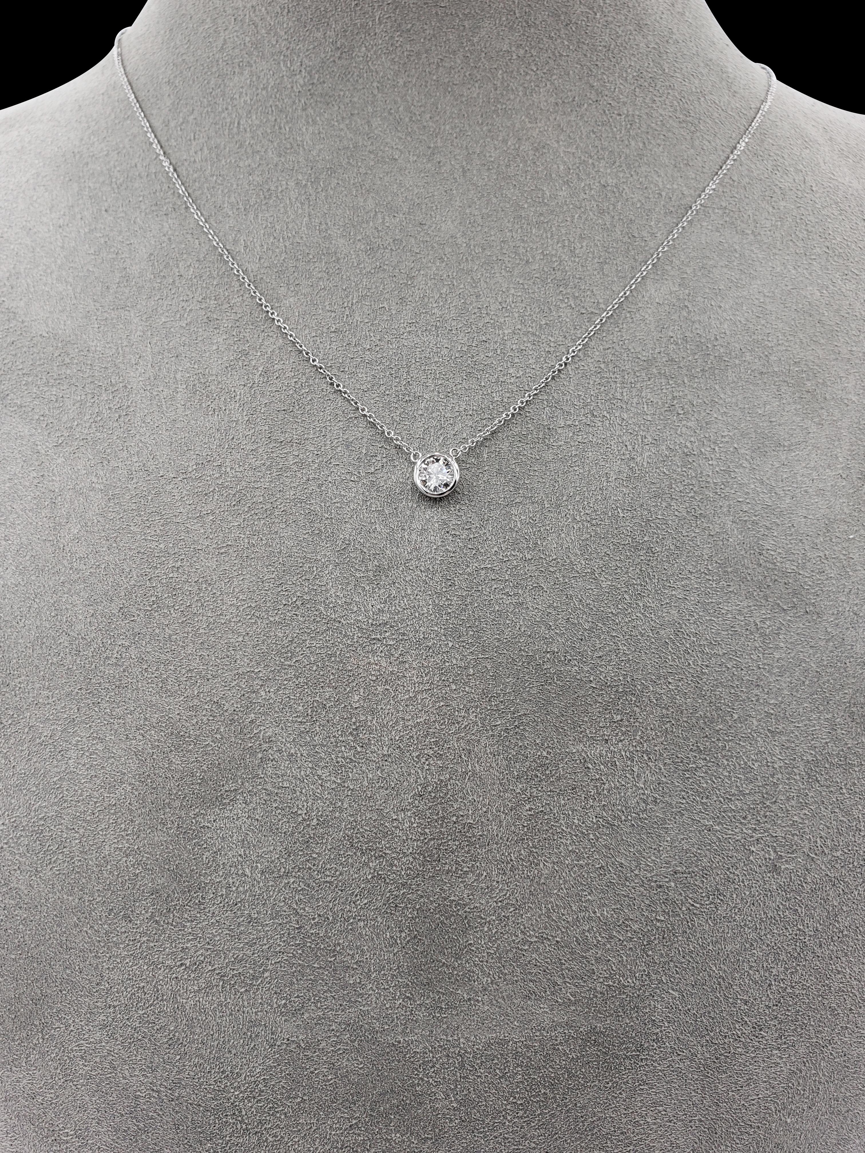 Roman Malakov, Collana con ciondolo solitario con castone di diamanti rotondi da 0.51 carati In condizioni Nuovo in vendita a New York, NY