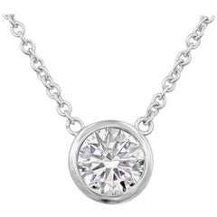 Roman Malakov, Collar colgante solitario con bisel de diamantes redondos de 0.51 quilates