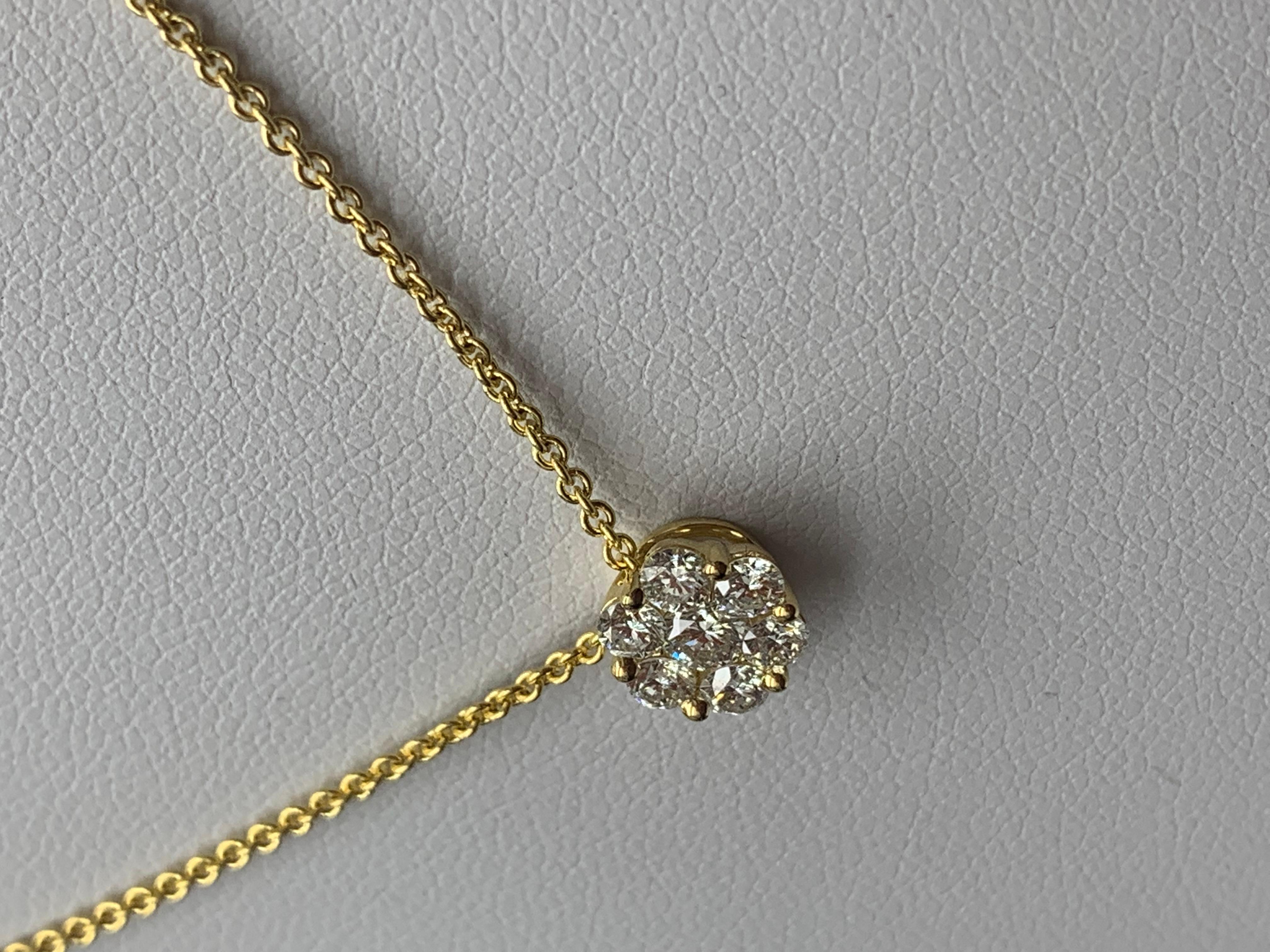 Collier pendentif fleur en or jaune 18 carats avec grappe de diamants ronds de 0,51 carat en vente 3