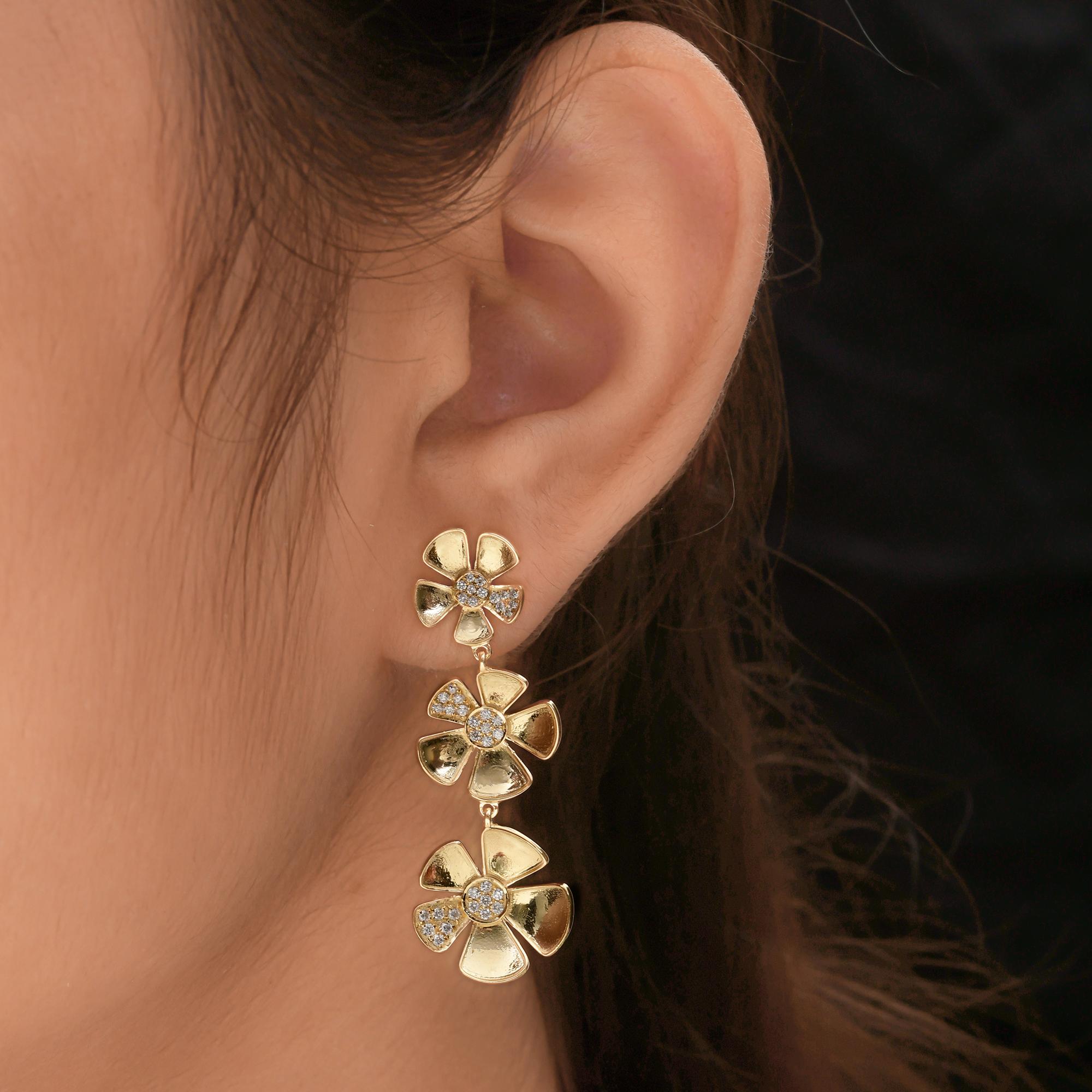 0.51 Carat SI/H Round Brilliant Cut Diamond Dangle Earrings 14 Karat White Gold In New Condition For Sale In Diera, Dubai