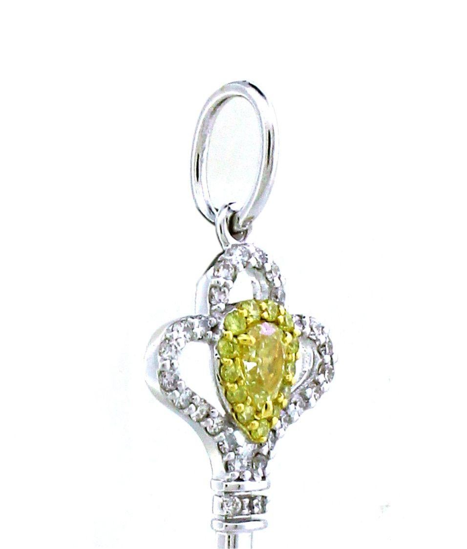 Pear Cut 0.51 carats of Key shaped Pendant For Sale