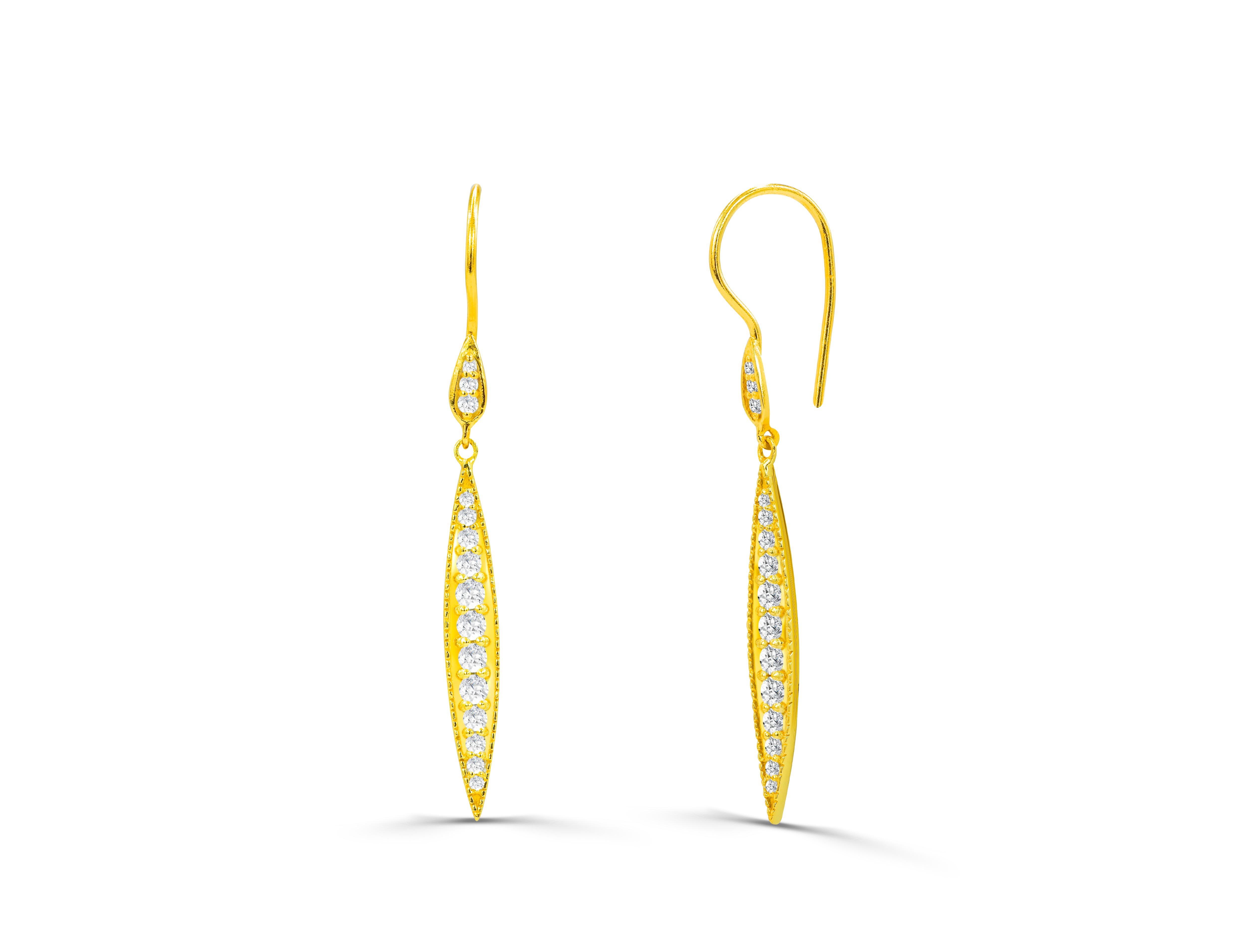 Modern 0.51ct Diamond Dangle Earrings in 14k Gold For Sale