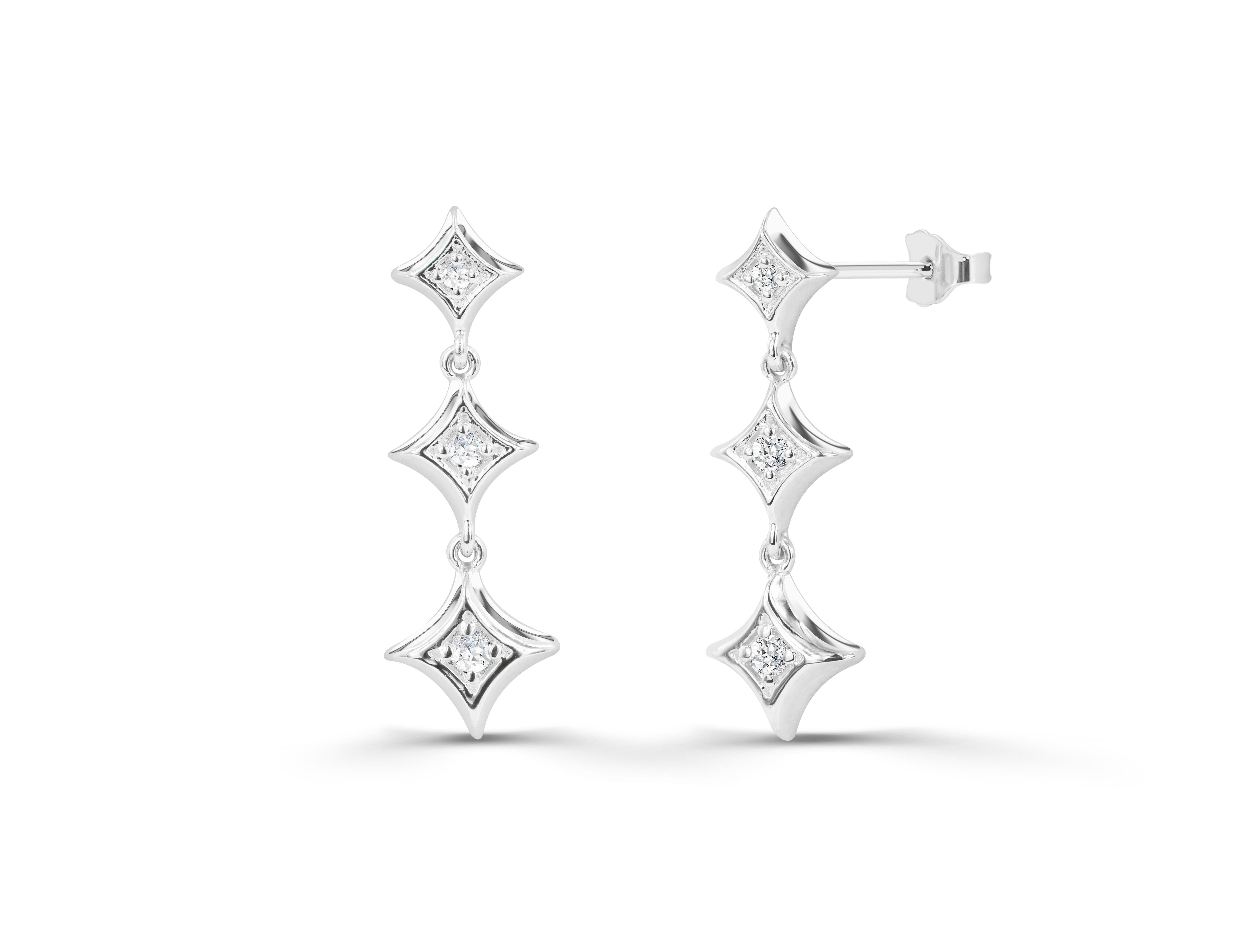 Round Cut 0.15ct Diamond Studs Star Earrings in 14k Gold For Sale