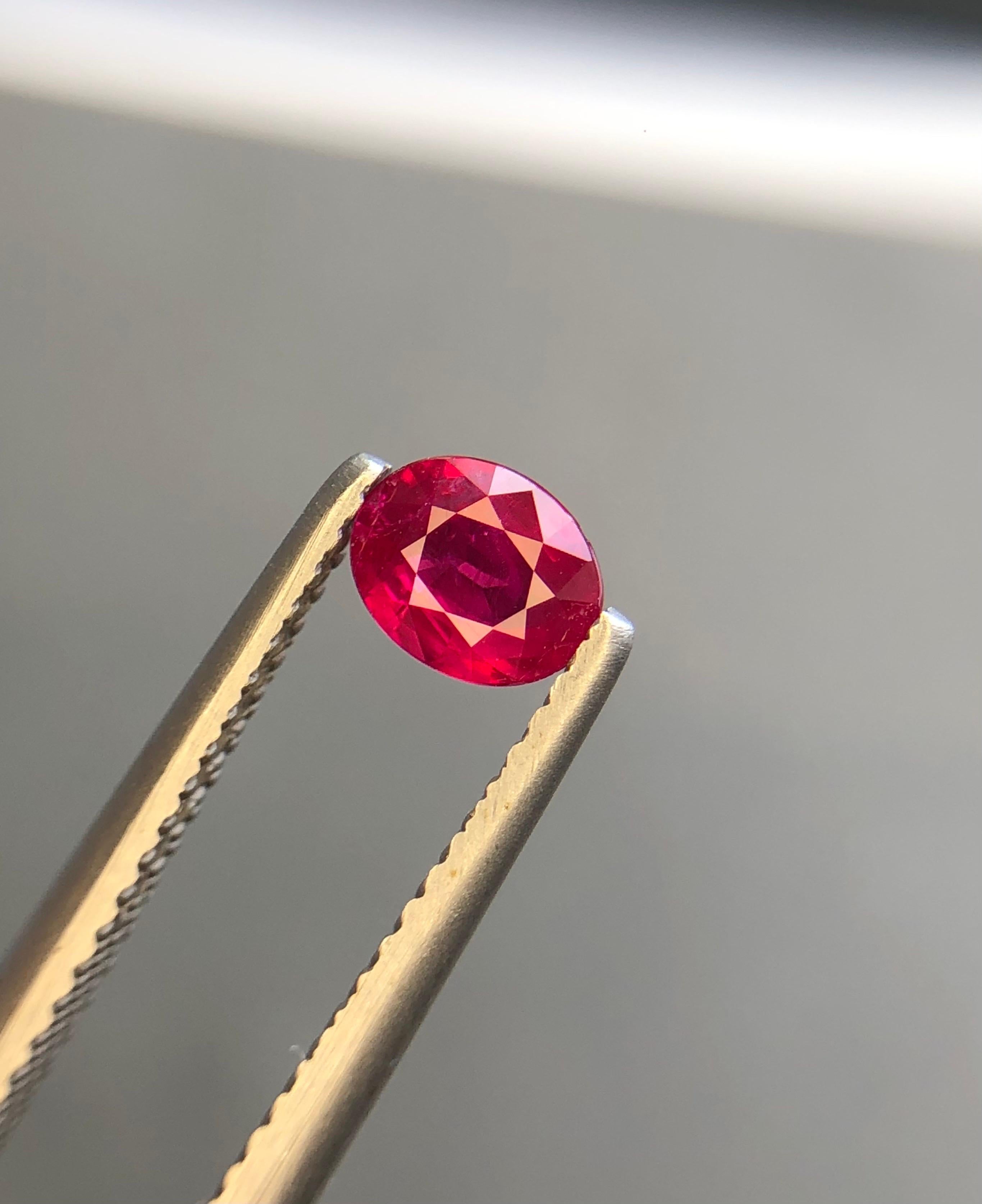 0.51 Ct GIA Certified Natural Unheated Burma Ruby Pigeon Blood Color Gemstone (Gemma di colore sangue di piccione) in vendita 2
