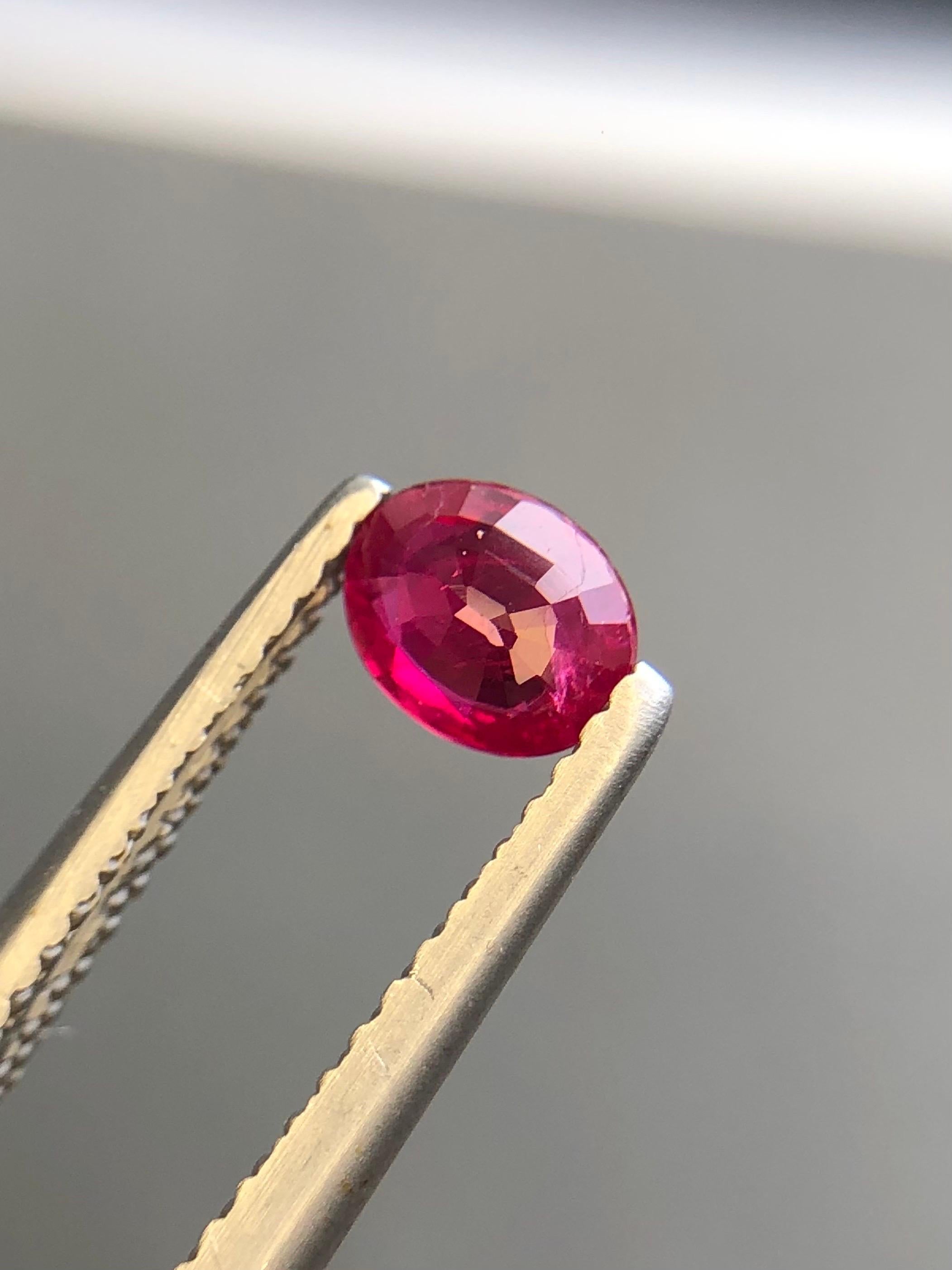 0.51 Ct GIA Certified Natural Unheated Burma Ruby Pigeon Blood Color Gemstone (Gemma di colore sangue di piccione) in vendita 3