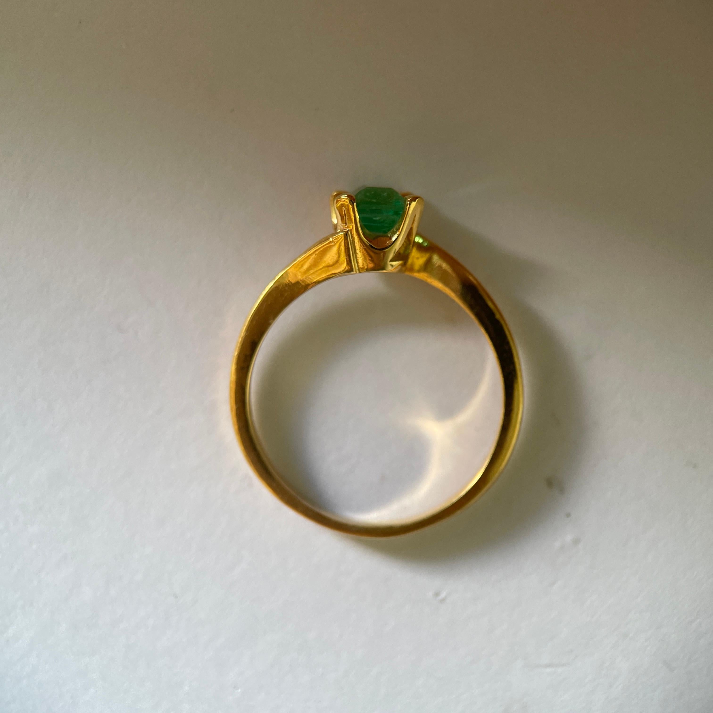 0,515Ct Kolumbianischer Smaragd Ring für Damen oder Herren im Angebot