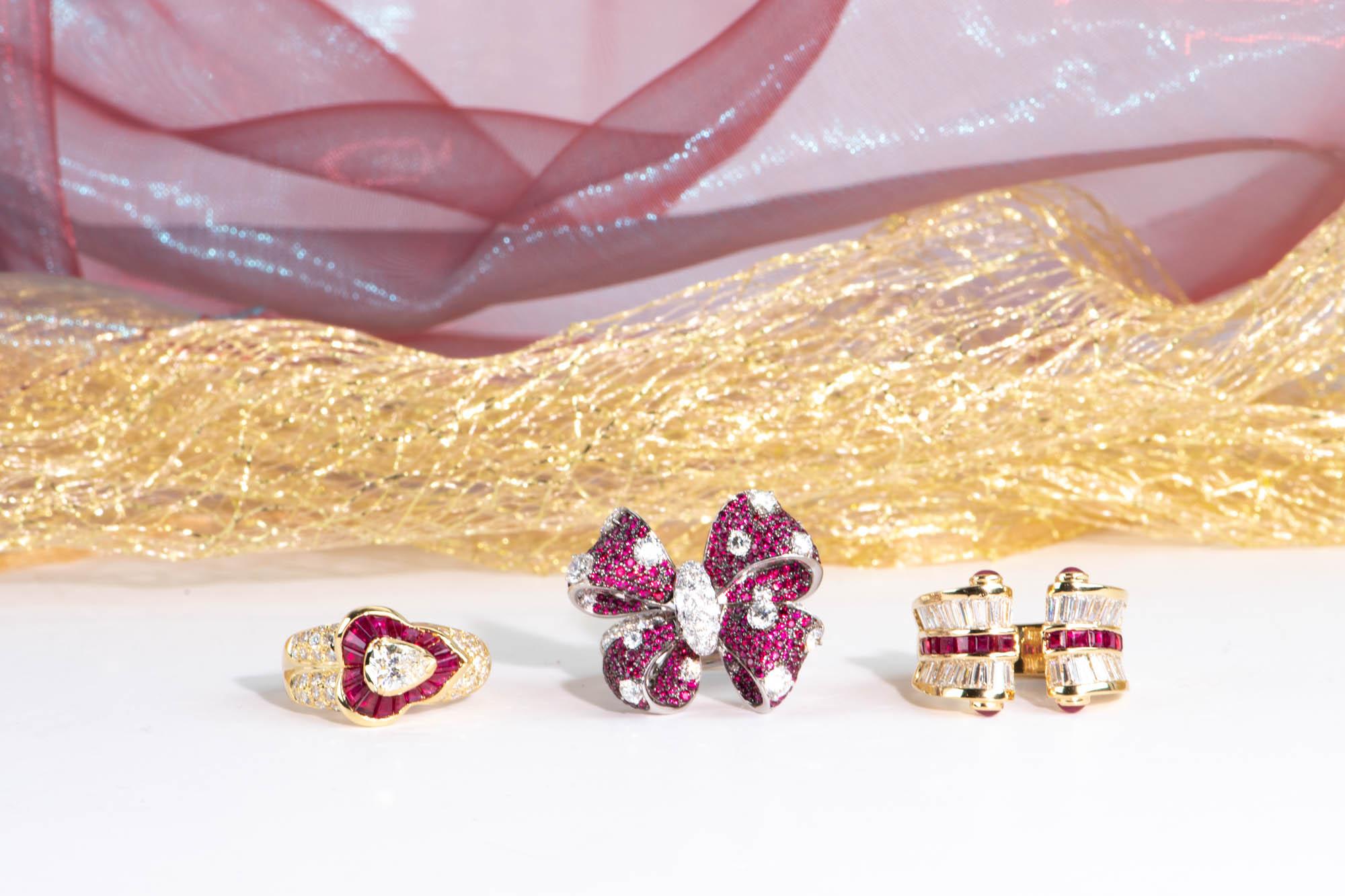 0.51ct Certified Center Diamond and Baguette Ruby Halo Ring 18K Gold R6730 In Good Condition For Sale In Osprey, FL