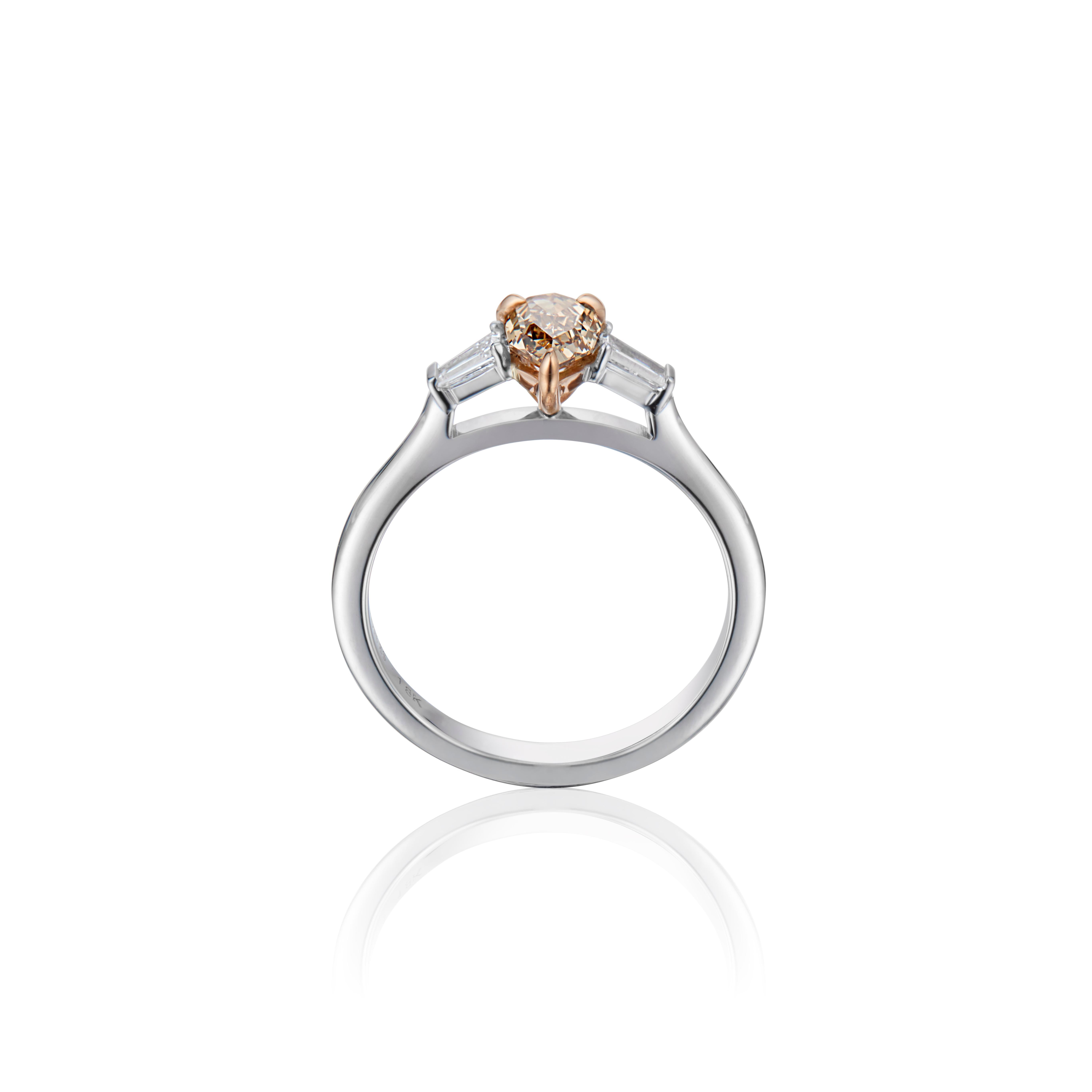 18ct white with rose gold prongs
Approx 3.5gms 18ct Gold
Step Cut Pear-Shape 0.51ct VS Champagne Diamond
2 x Tapered Baguette Diamonds F-VS 0.15ct
Finger Size 