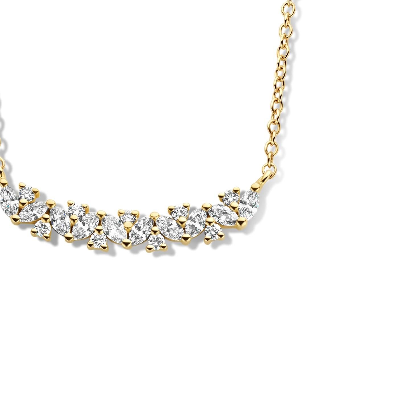 Le collier en or jaune 18 carats a une chaîne rolo et est serti des plus beaux diamants de qualité F/G-VS.  Dans ce collier, vous avez 10 diamants marquise et 9 diamants taille brillant. Également disponible en or blanc 18 carats et en or jaune 18