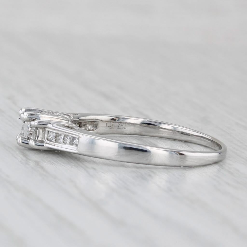 Informations sur les pierres précieuses :
- Diamants naturels -
Total des carats - 0.19ctw
Taille - Brilliante princesse
Couleur - G
Clarté - I1 

- Diamants naturels -
Total des carats - 0.12ctw
Taille - Brilliante princesse
Couleur - G - H
Clarté