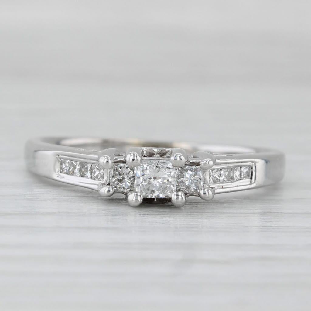 0.51ctw 3-Stone Diamond Engagement Ring 14k White Gold Size 8.5 Bon état - En vente à McLeansville, NC