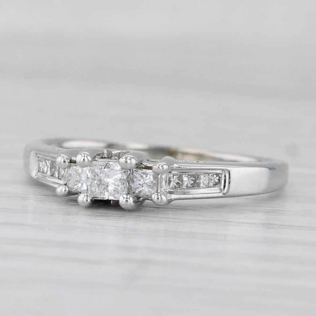 0.51ctw 3-Stone Diamond Engagement Ring 14k White Gold Size 8.5 en vente 1