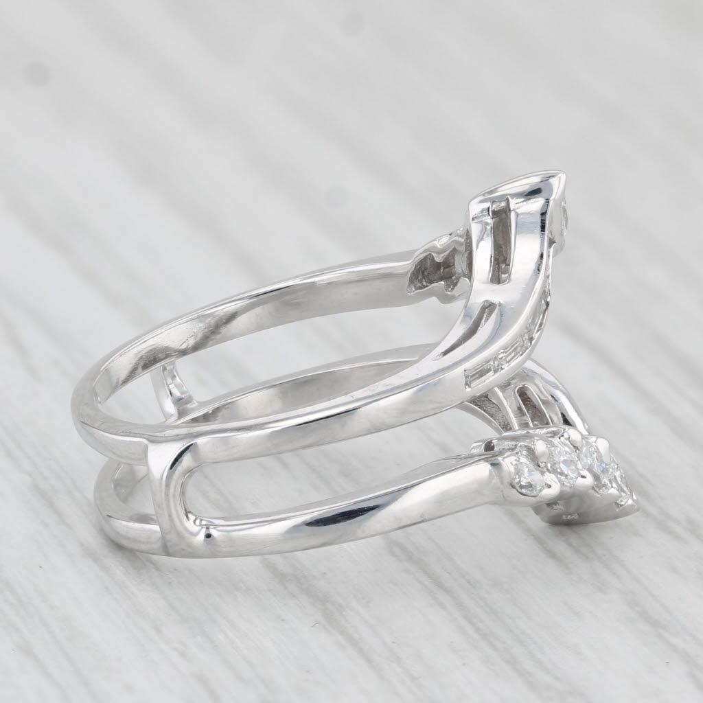 Información sobre la gema:
- Diamantes naturales -
Quilates totales - 0,18ctw
Corte - Baguette
Color - H - I
Claridad - VS2

- Diamantes naturales -
Quilates totales - 0,33ctw
Talla - Marquise Brillante
Color - G
Claridad - VS2 - SI1

Metal: Oro