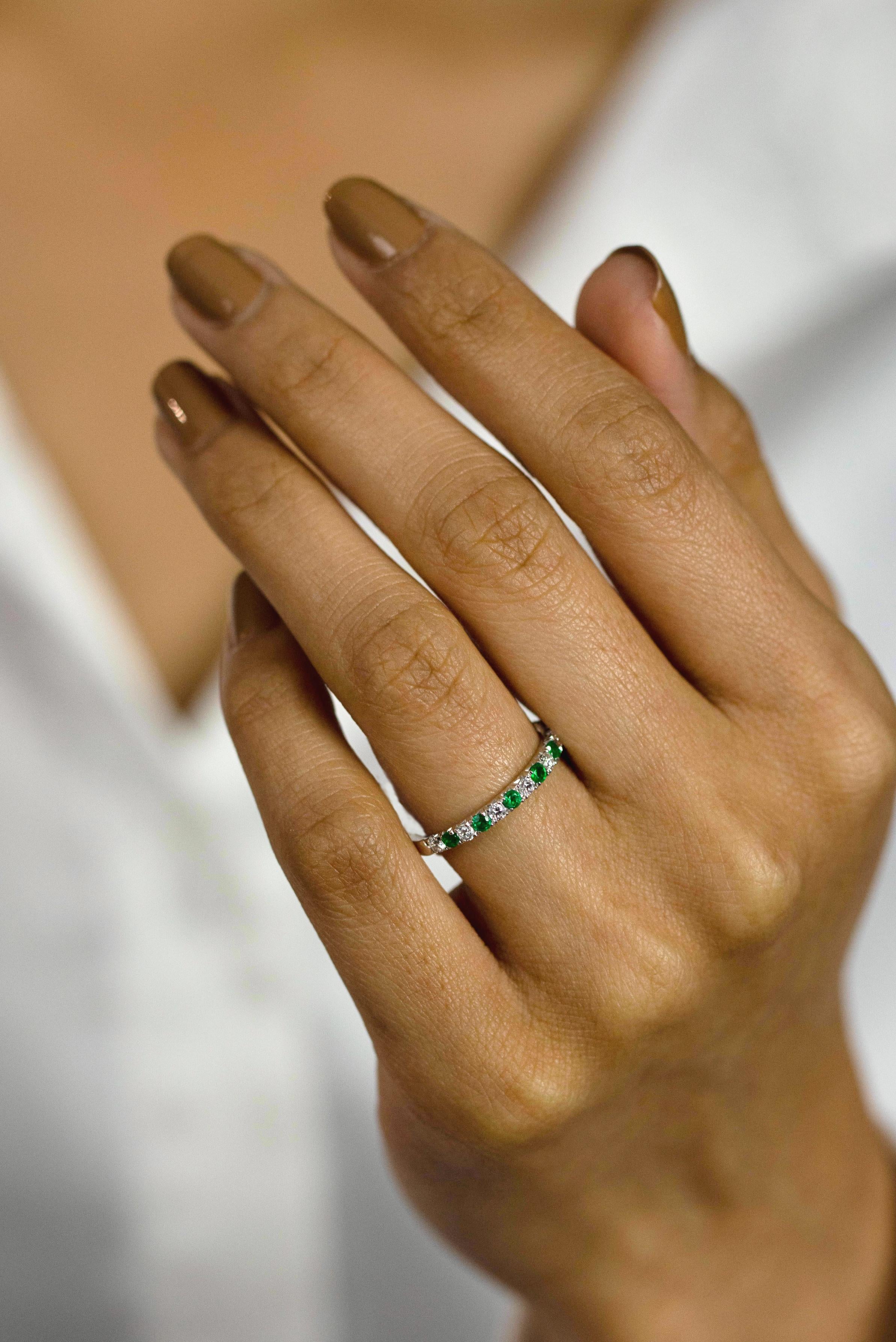 Modern 0.52 Carats Total Alternating Round Emerald & Diamond Half-Eternity Wedding Band