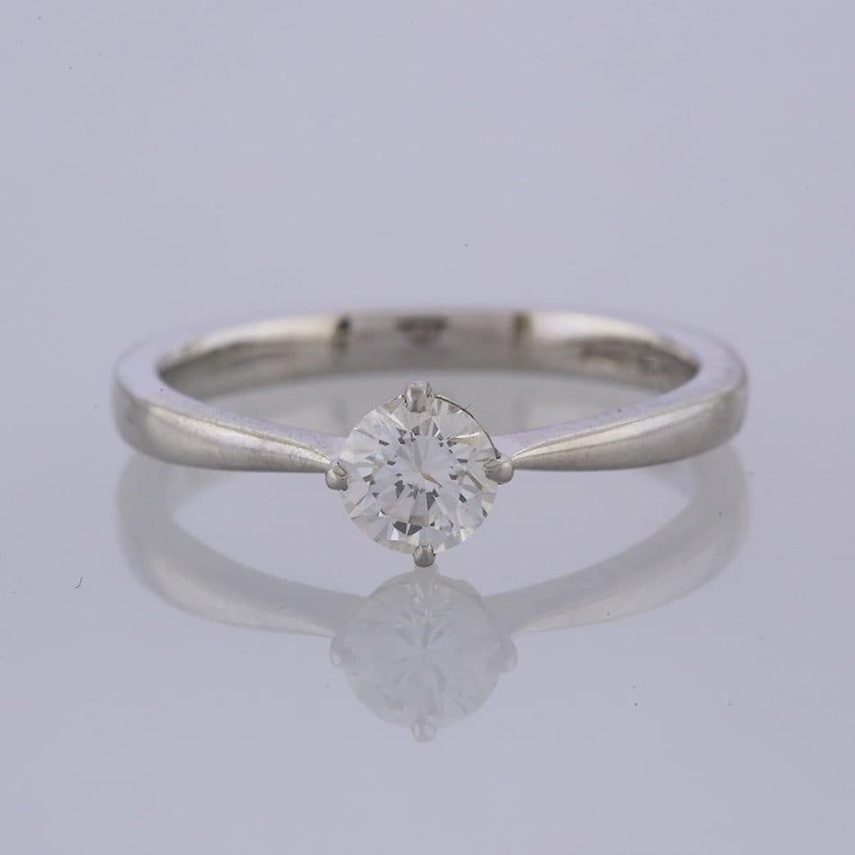 0.52 Carat Diamond Solitaire Engagement Ring In Good Condition In London, GB