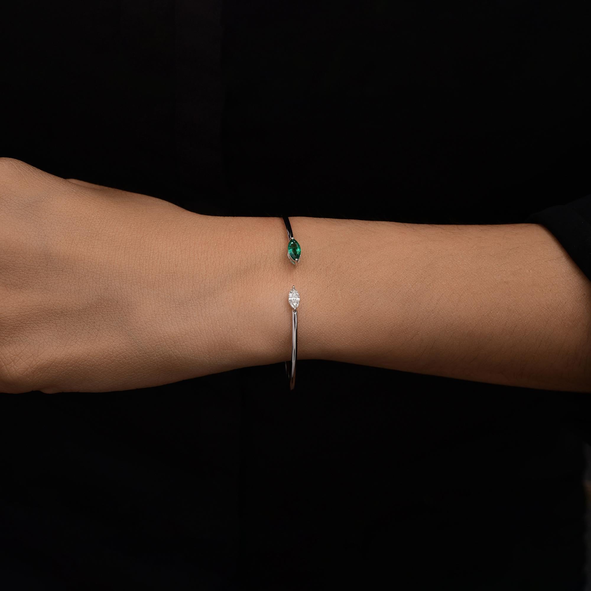0.52 Carat Emerald 0.31 Ct SI/H Diamond Cuff Bangle Bracelet 18 Karat White Gold For Sale 4