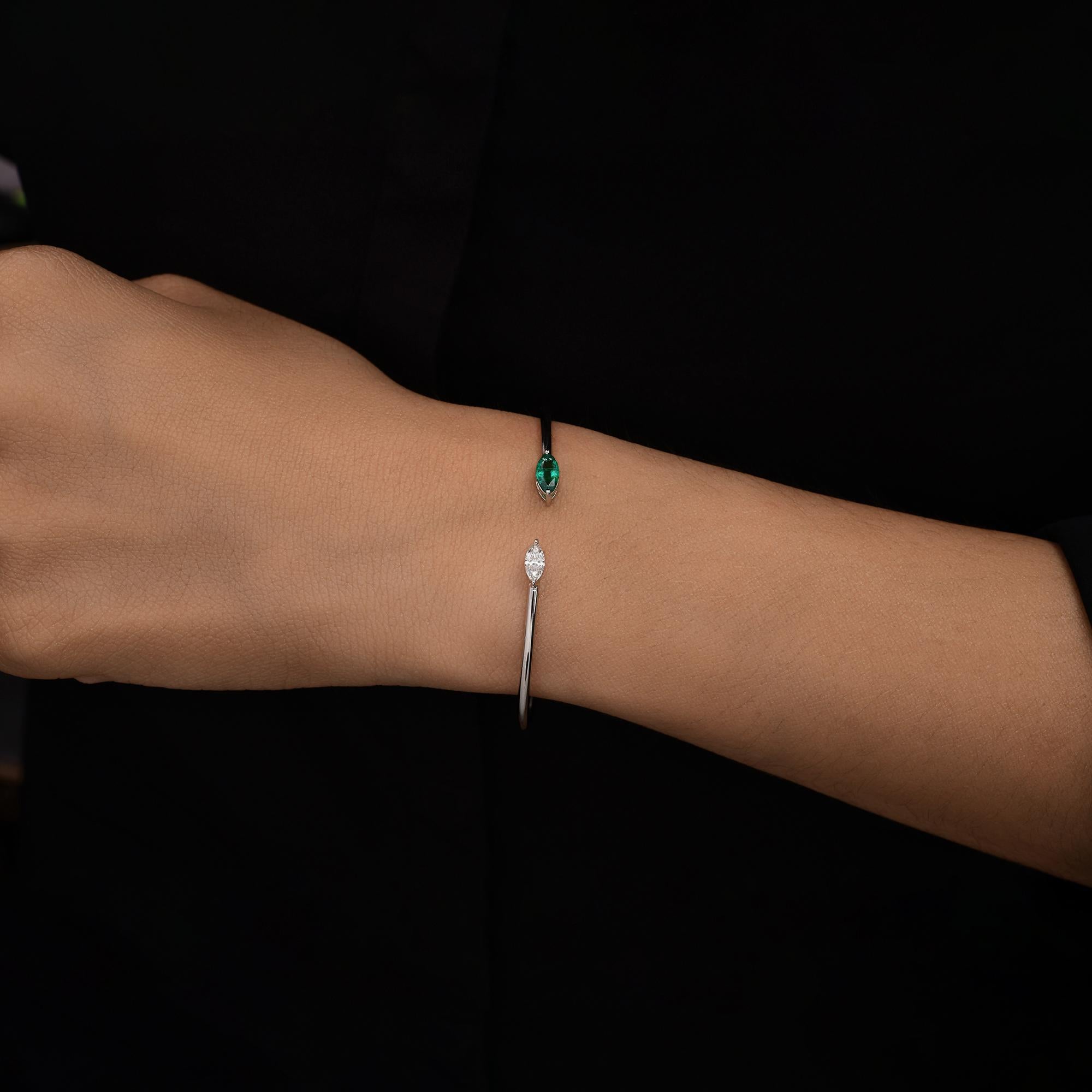 0.52 Carat Emerald 0.31 Ct SI/H Diamond Cuff Bangle Bracelet 18 Karat White Gold For Sale 2