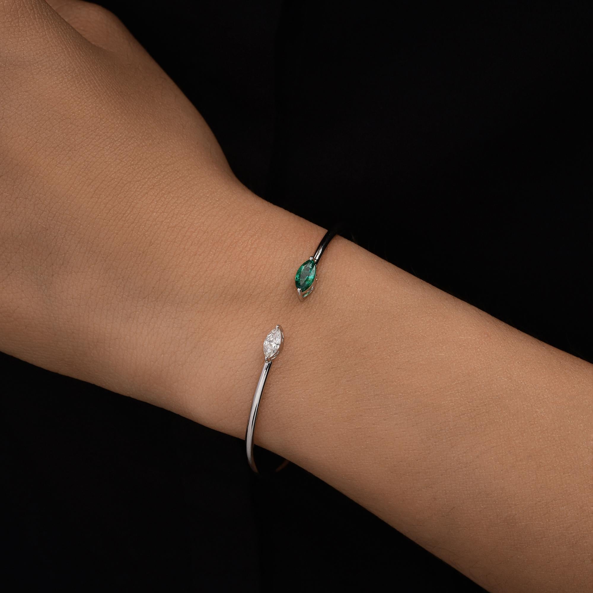 0.52 Carat Emerald 0.31 Ct SI/H Diamond Cuff Bangle Bracelet 18 Karat White Gold For Sale 3