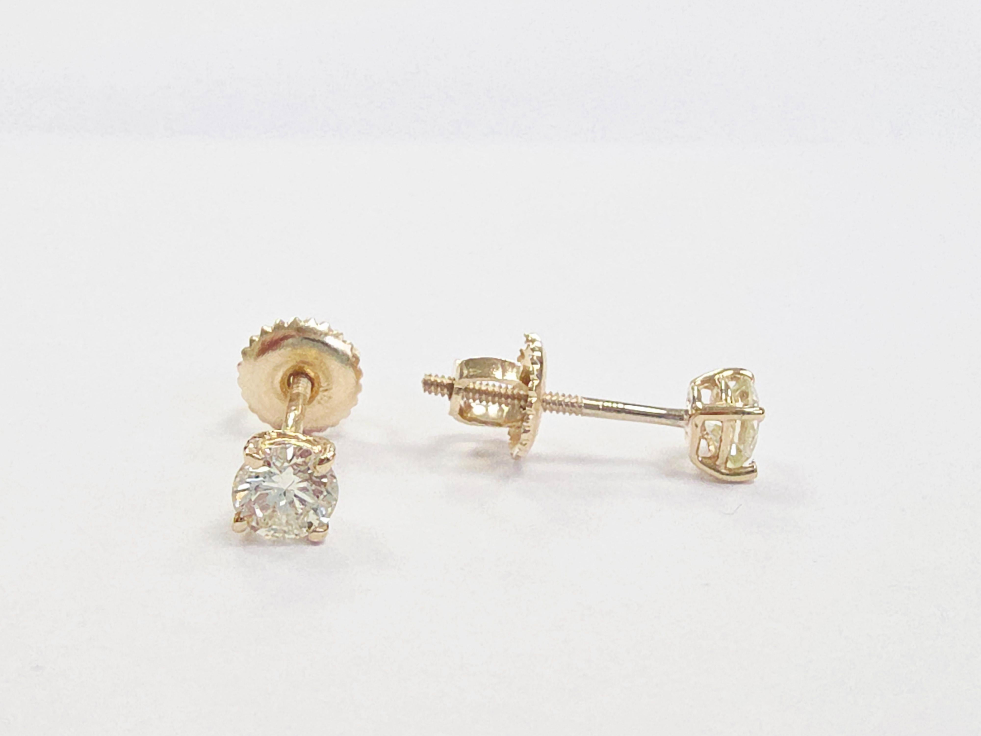 Borchie con diamanti tondi brillanti Nature da 0,52 carati in oro giallo 14 carati In condizioni Nuovo in vendita a Great Neck Plaza, NY