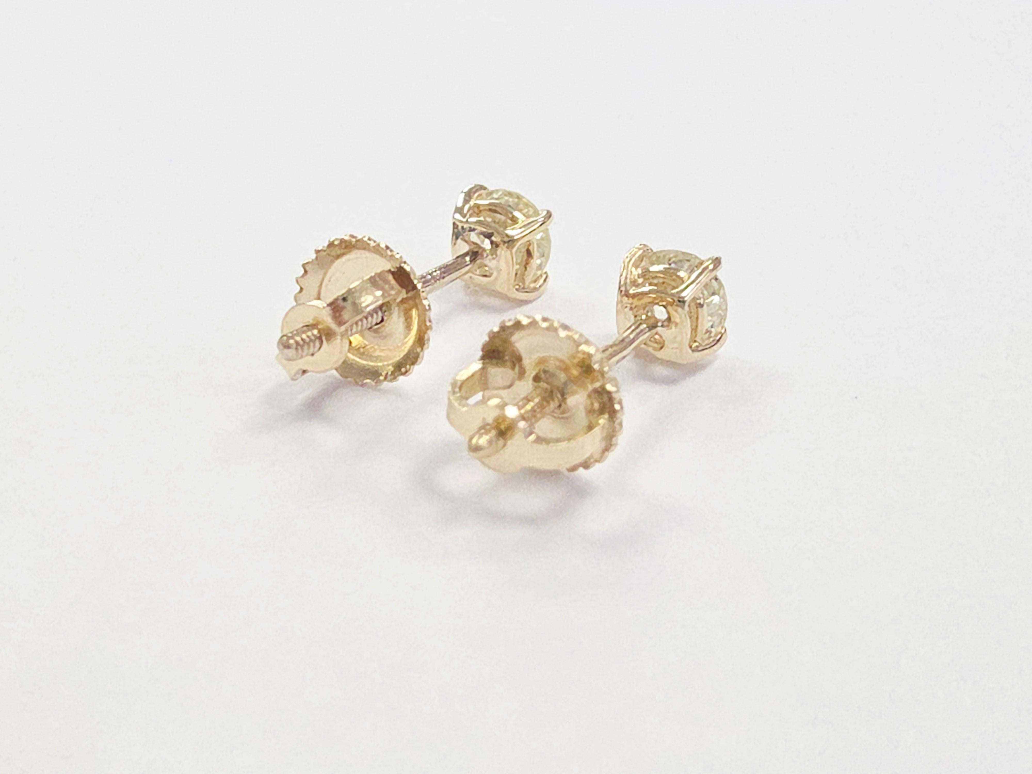 Borchie con diamanti tondi brillanti Nature da 0,52 carati in oro giallo 14 carati in vendita 1