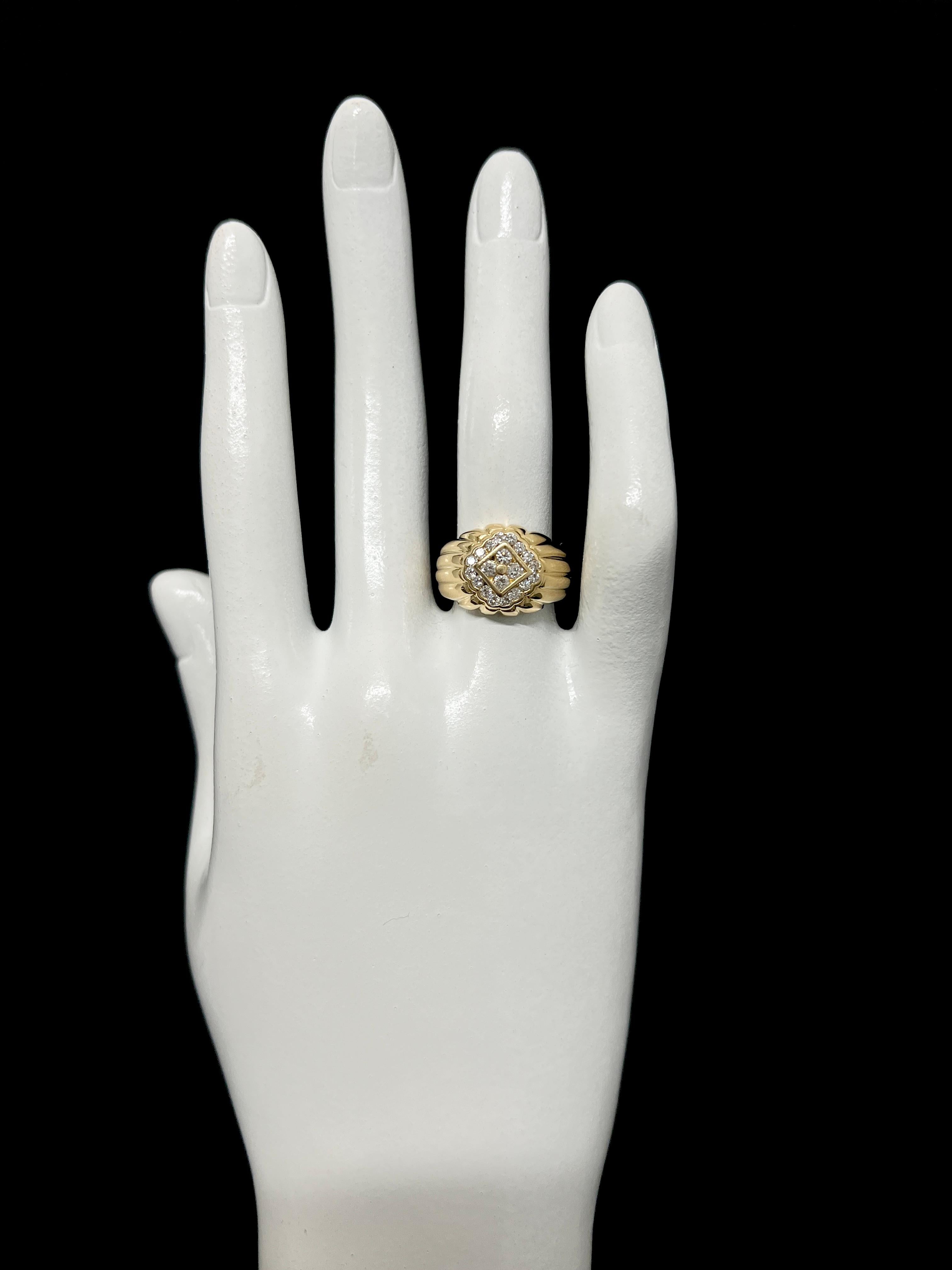 Women's 0.52 Carat Natural Diamond Signet Ring Set in 18 Karat Yellow Gold For Sale