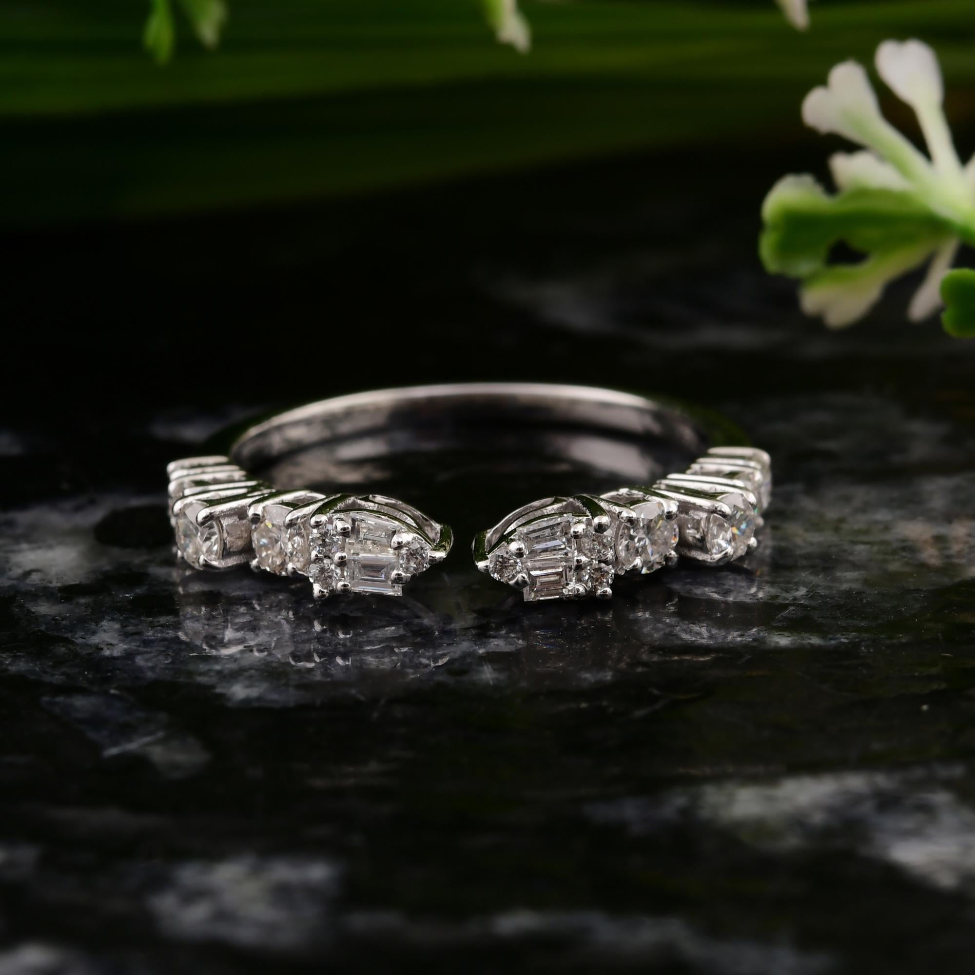 0,52 Carati SI/H Baguette Round Diamond Cuff Ring Gioielli in oro bianco 18 carati In condizioni Nuovo in vendita a Diera, Dubai