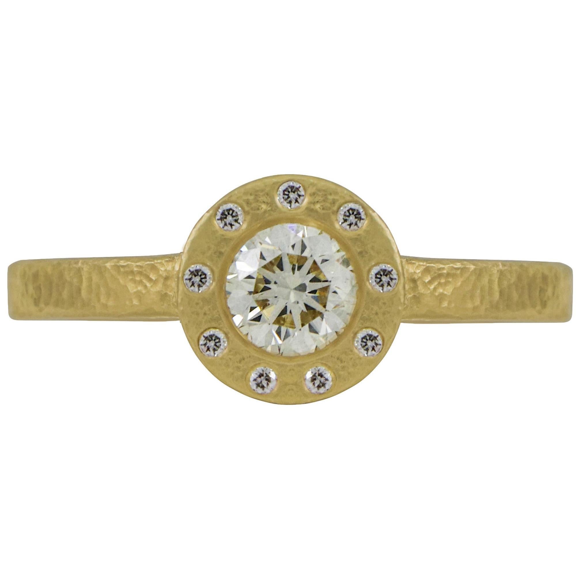 0.52 Carat Solitarie Round Diamond Yellow Gold Ring For Sale