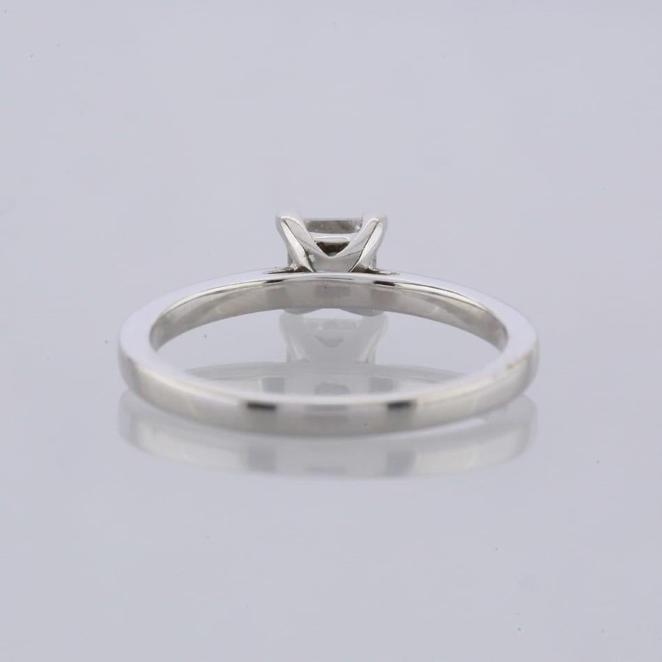 0,52 Karat Quadratischer modifizierter Brillant Diamant Solitär Verlobungsring (Brillantschliff)