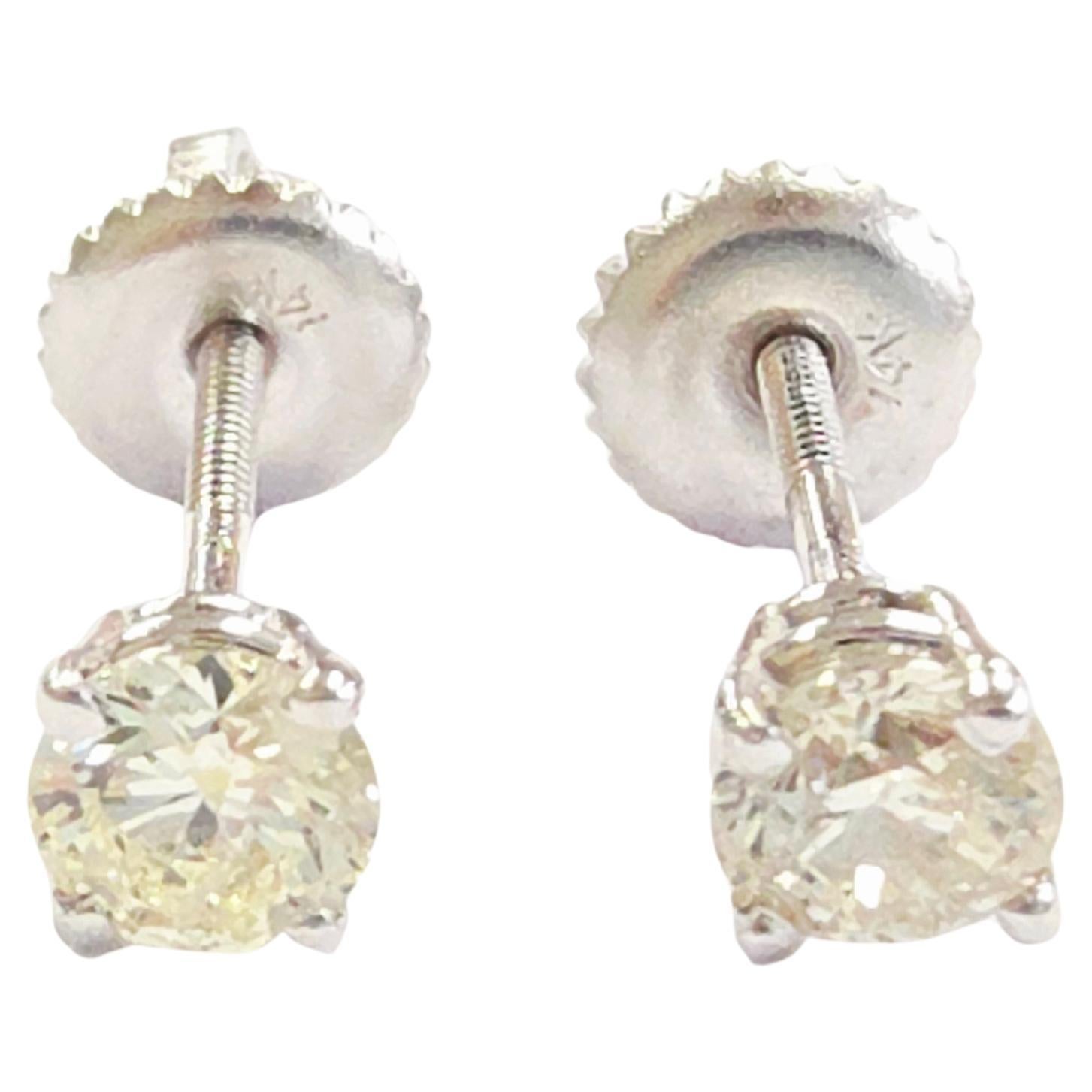 0,52 carati di diamante naturale a forma rotonda con borchie in oro bianco 14 carati