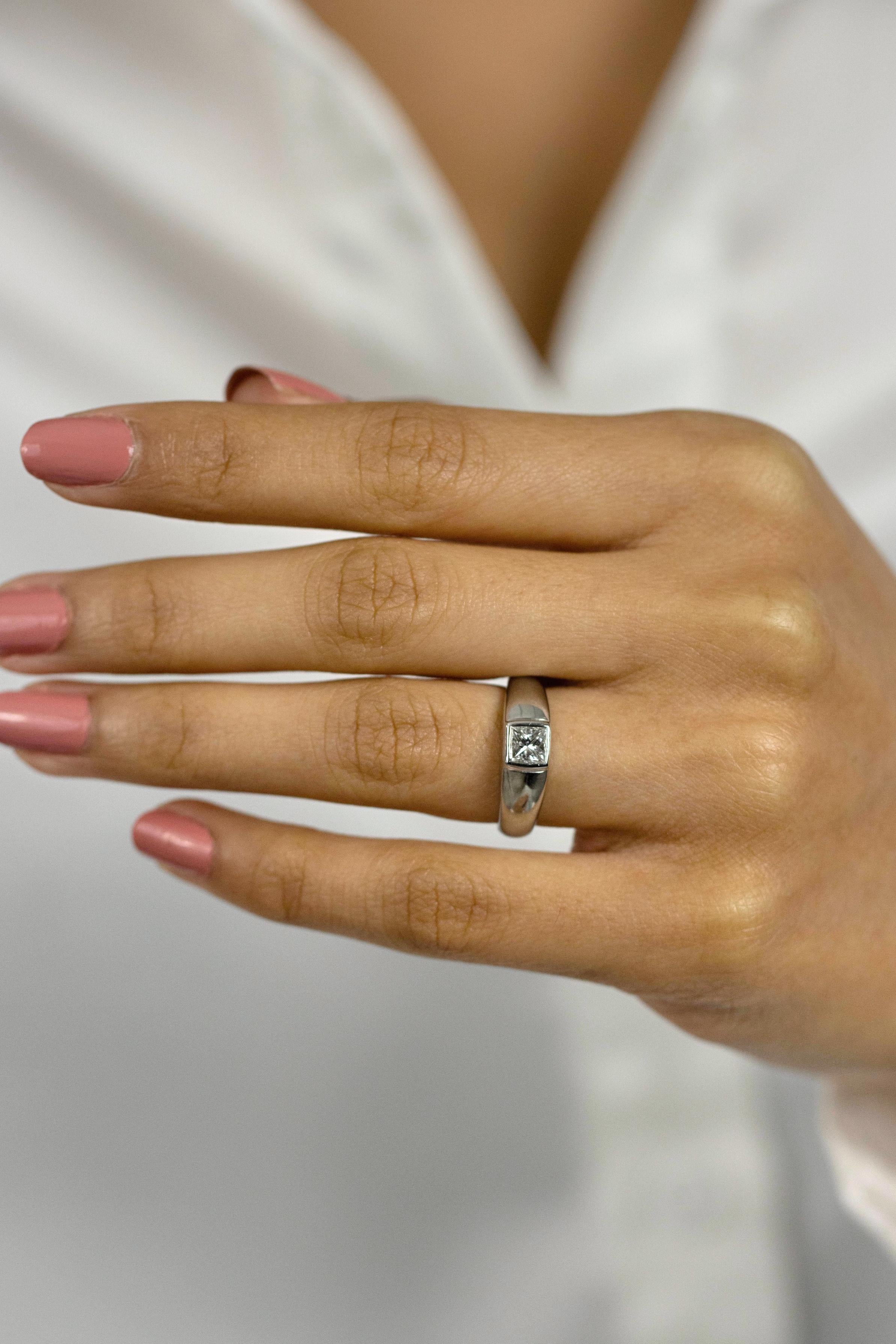 Taille princesse Roman Malakov Bague de fiançailles solitaire en diamant taille princesse de 0,52 carats en vente