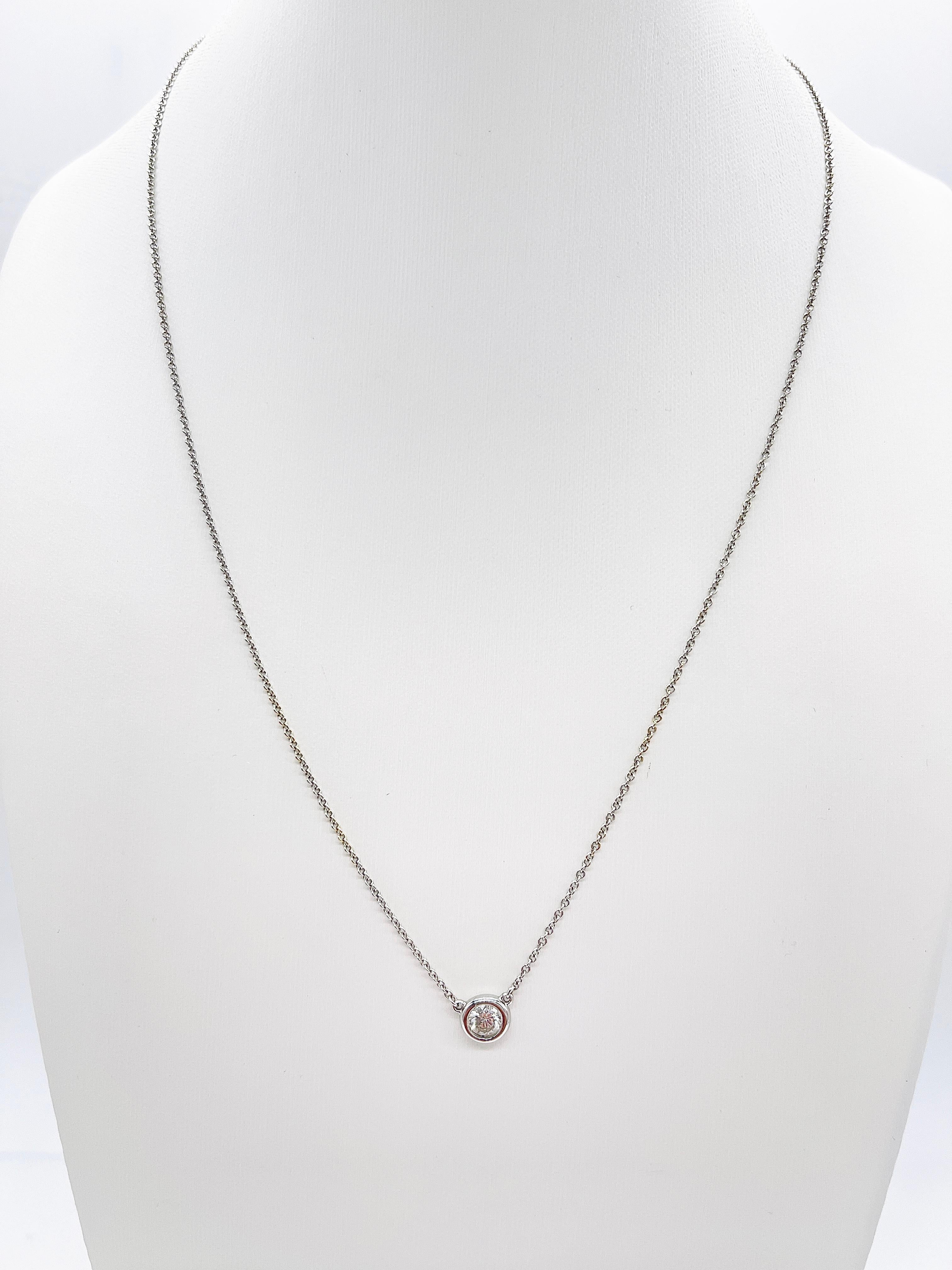 Minimalist Diamond by the Yard Necklace – 14K White Gold
Refined simplicity meets timeless elegance. This single station Diamond by the Yard necklace features one natural, round brilliant-cut diamond average of F-VS2 quality, bezel-set in luminous