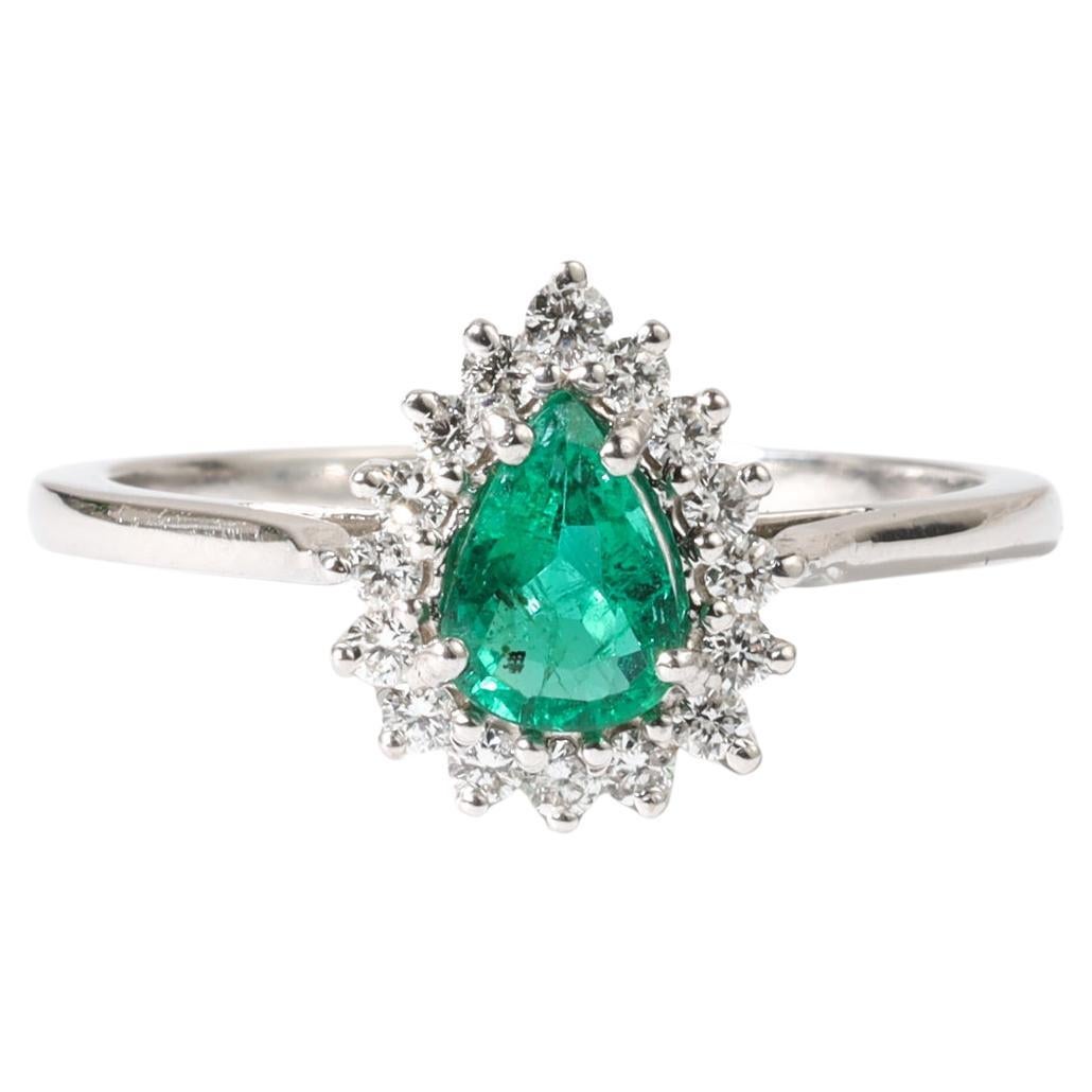 Bague de fiançailles Halo en or blanc 18 carats avec diamants, émeraude de 0,52 carats en taille poire