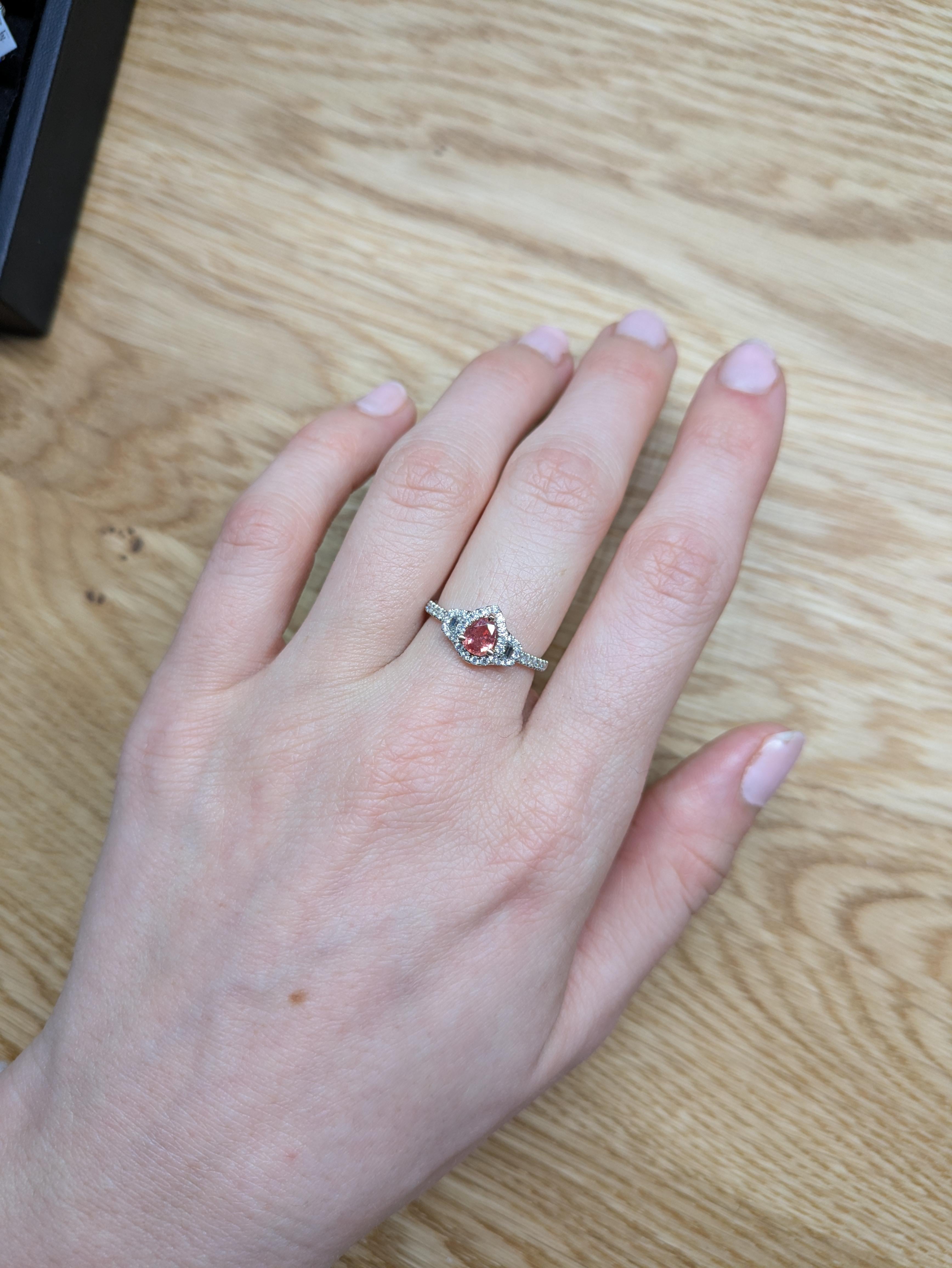 0,52cts Padparadscha Sapphire Ring mit natürlichen Diamanten in 14K Gold  Birne 6x4.5mm (Moderne) im Angebot