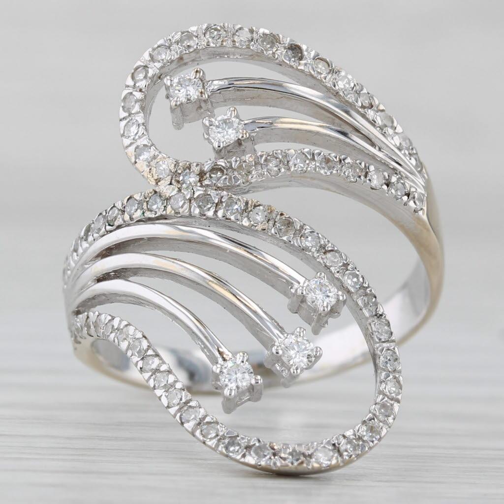 Anello bypass con stelle cadenti di diamante da 0,52 carati in oro bianco 18 carati misura 10 Cocktail In condizioni buone in vendita a McLeansville, NC
