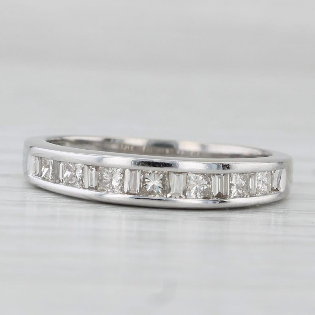 0.52ctw Diamond Wedding Band 14k White Gold Anniversary Ring Size 7.25 Stackable Bon état - En vente à McLeansville, NC